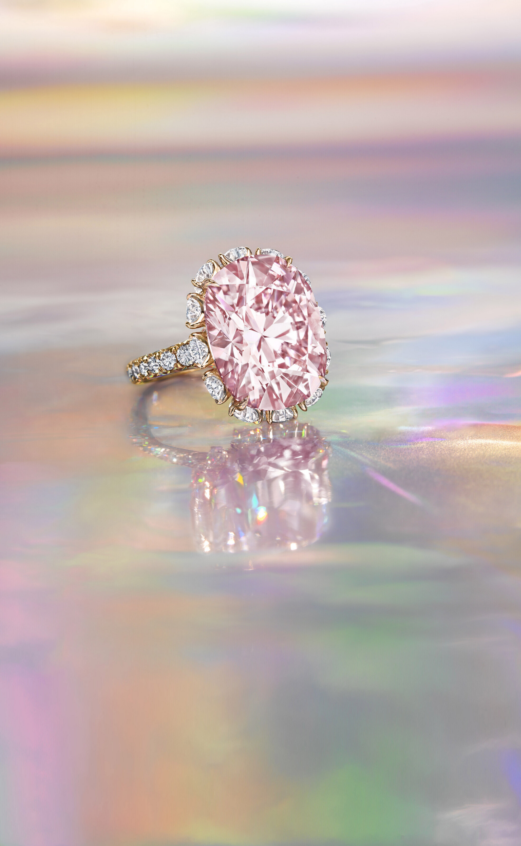 THE PINK SUPREMEA MAGNIFICENT COLOURED DIAMOND AND DIAMOND RING