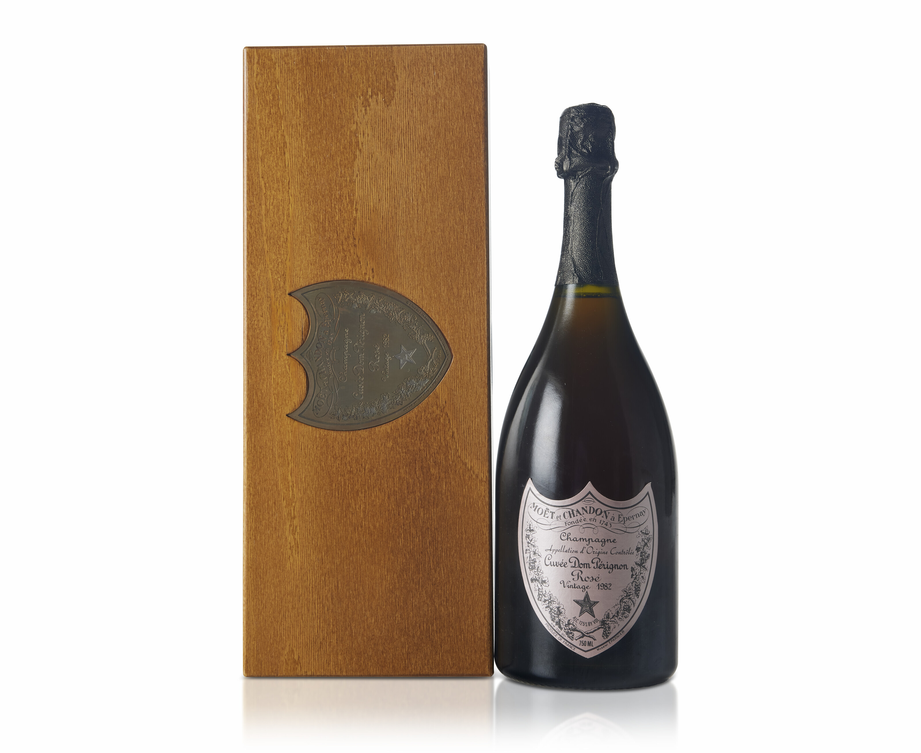 Dom Perignon Rose 1982 木箱入り Dom Pérignon Rosé 1982, EpernayLevels 1.5cms below foil or