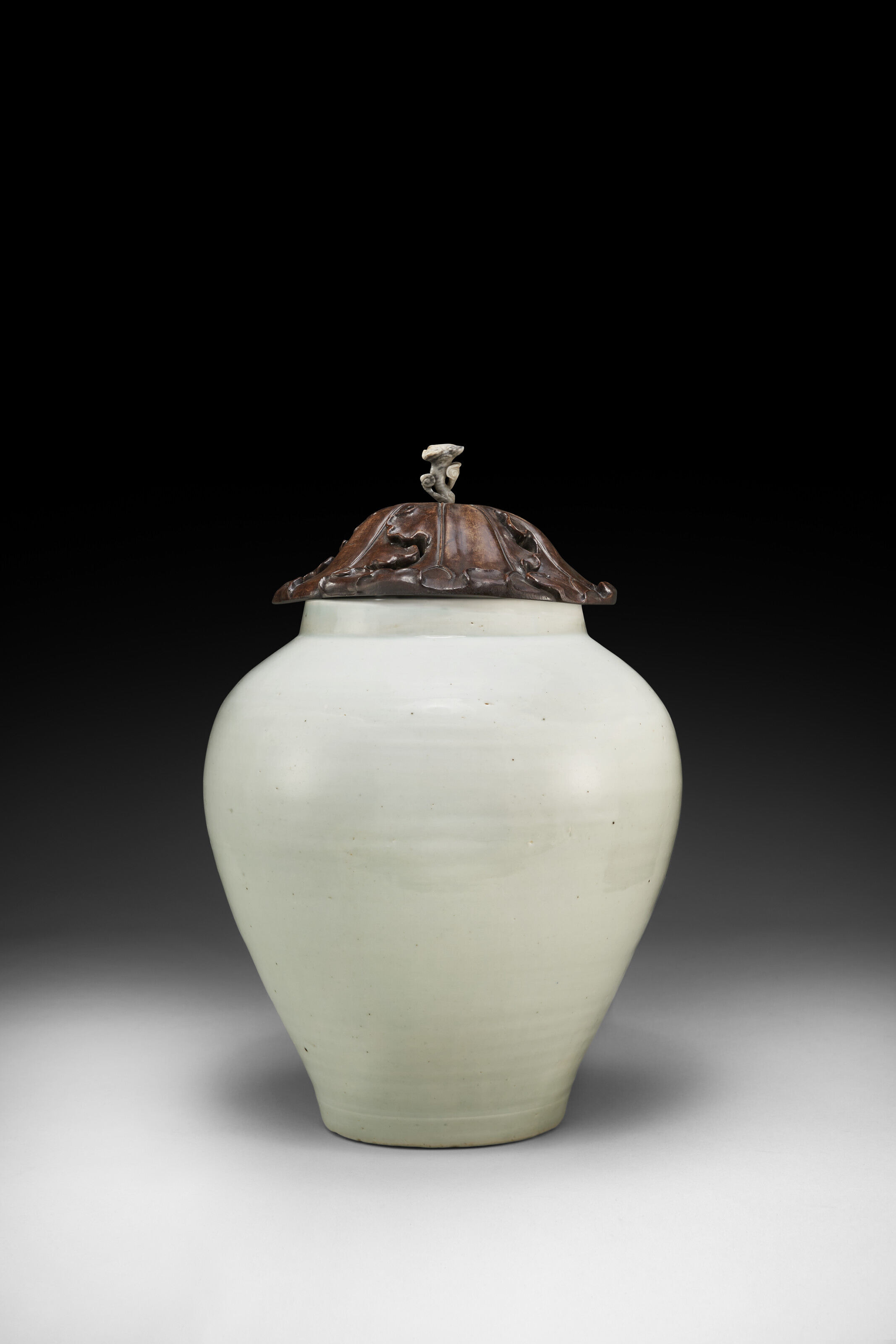 南宋龙泉窑青釉葵口洗, SOUTHERN SONG DYNASTY (1127-1279) | Christie's