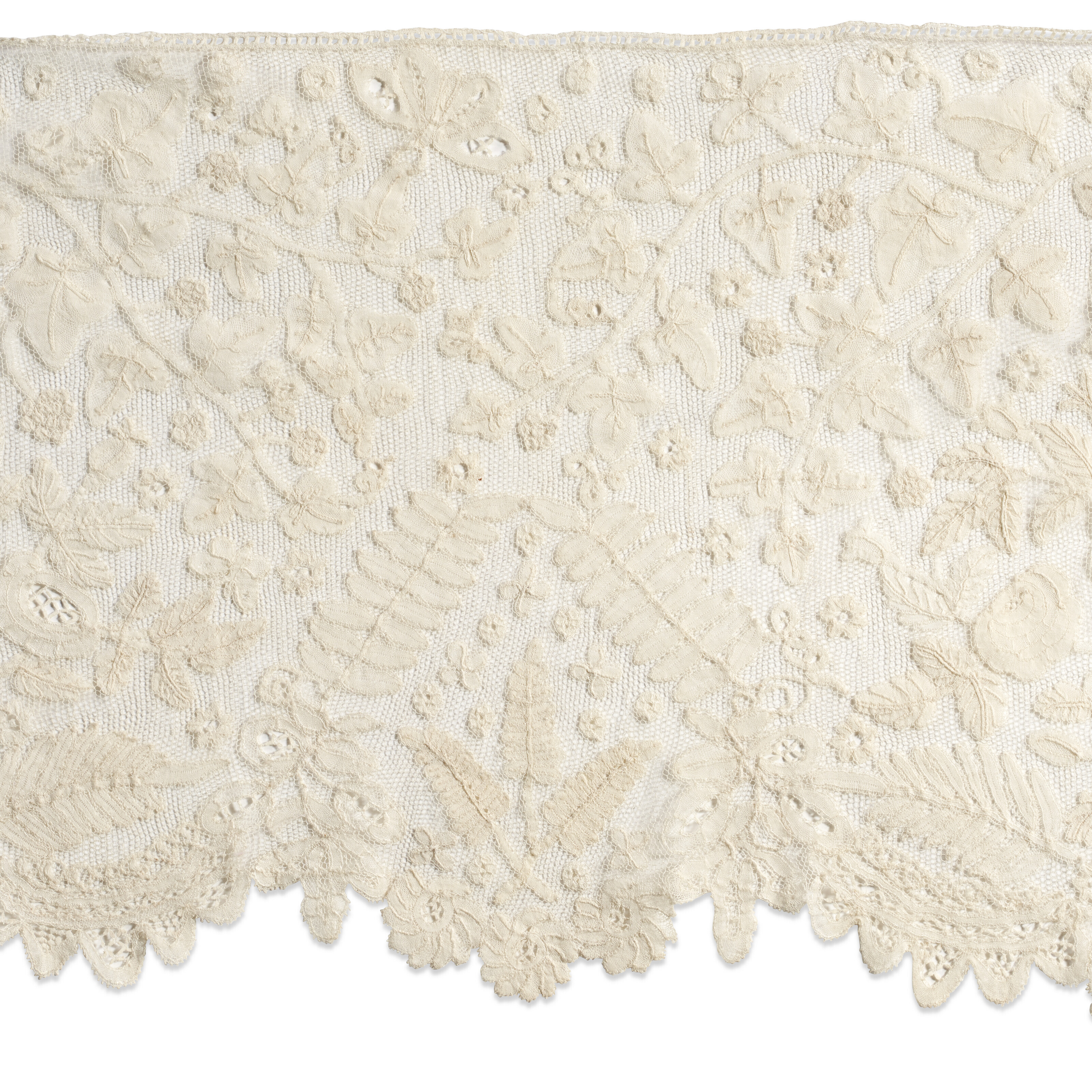 A CONTINENAL 'HONITON' BOBBIN LACE FLOUNCE, MID-19TH CENTURY | Christie’s