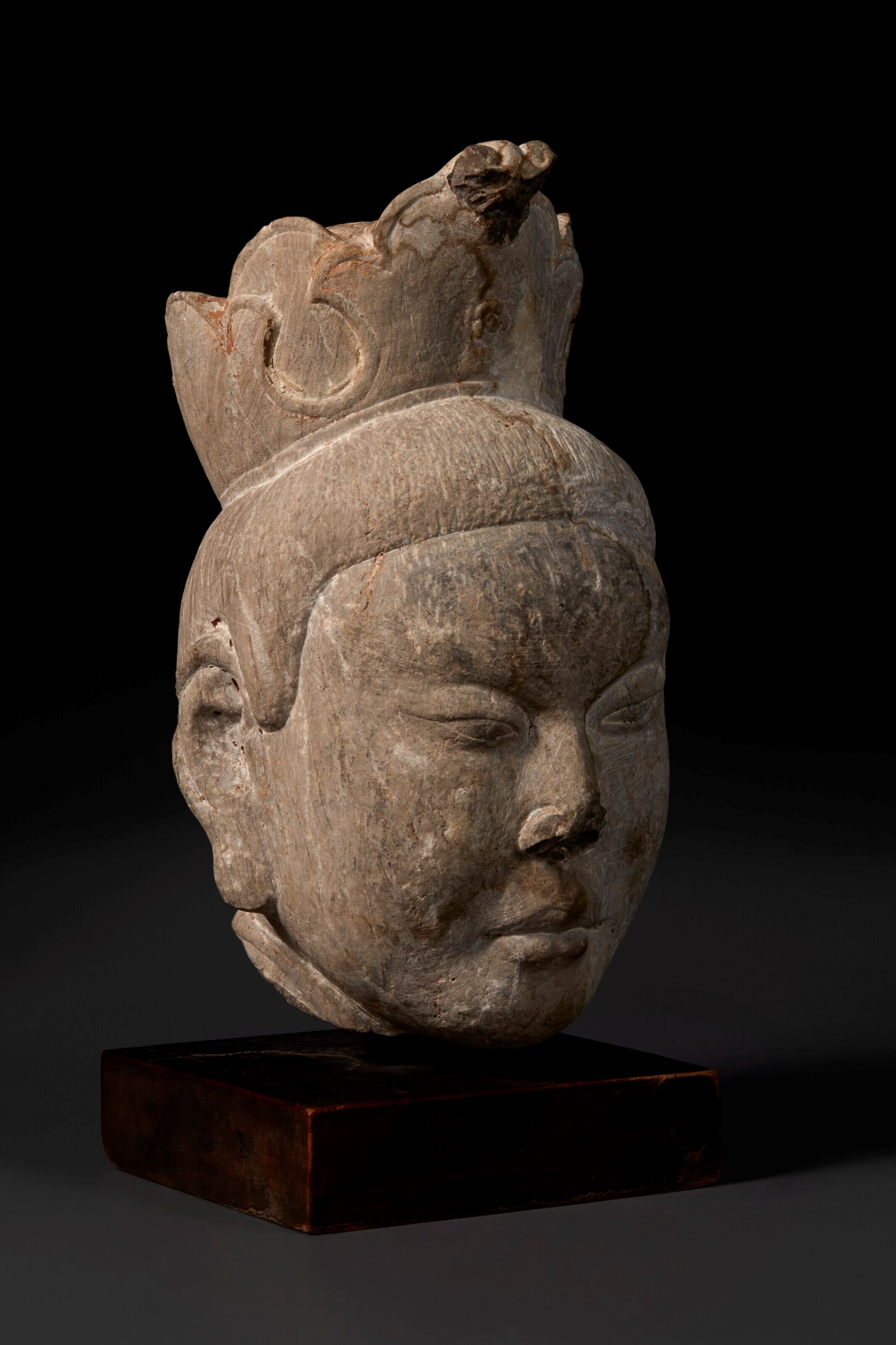 a-stone-head-of-a-deity-yuan-dynasty-1279-1368-christie-s