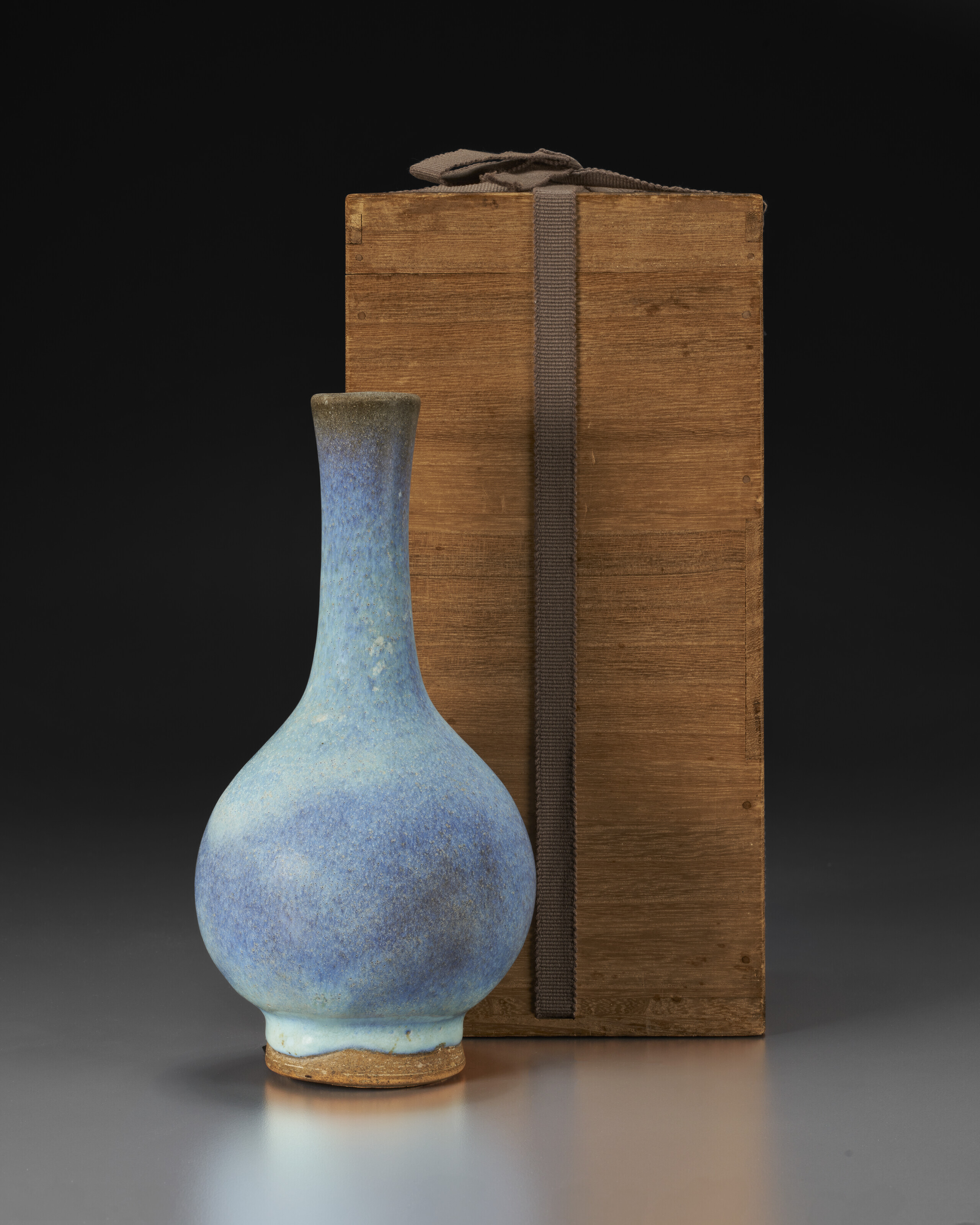 A RARE JUN BOTTLE VASE, YUAN-MING DYNASTY (1368-1644