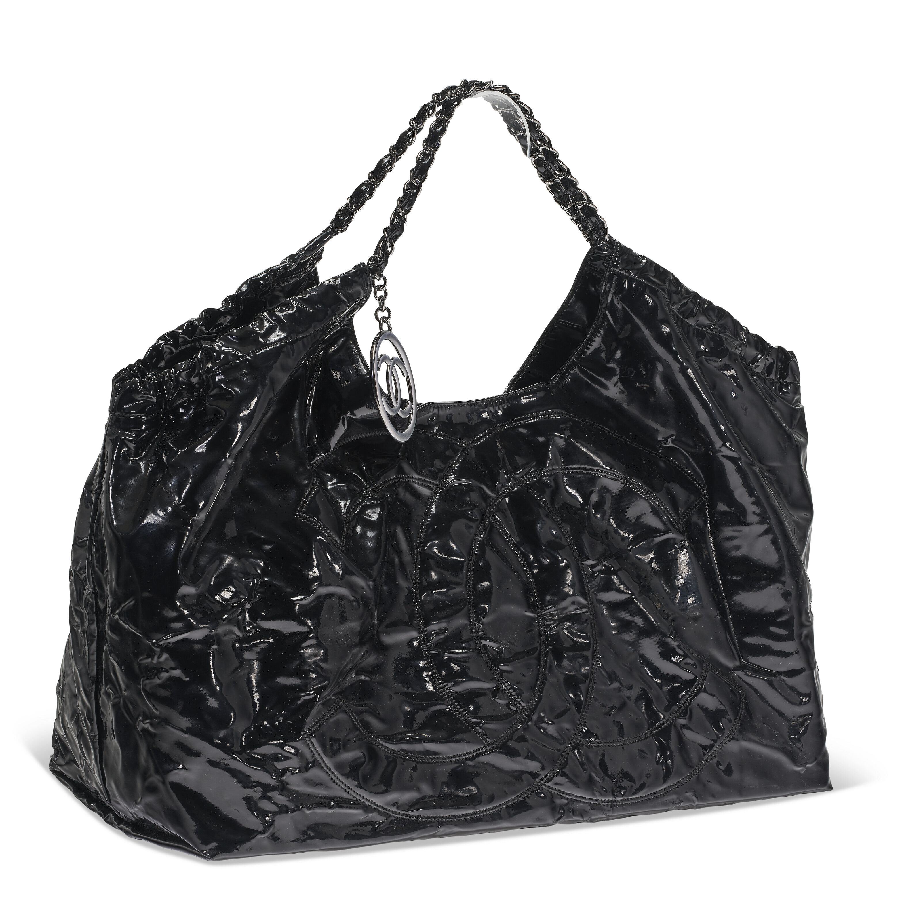 A BLACK PATENT LEATHER OVERSIZED TOTE BAG WITH SILVER HARDWARE