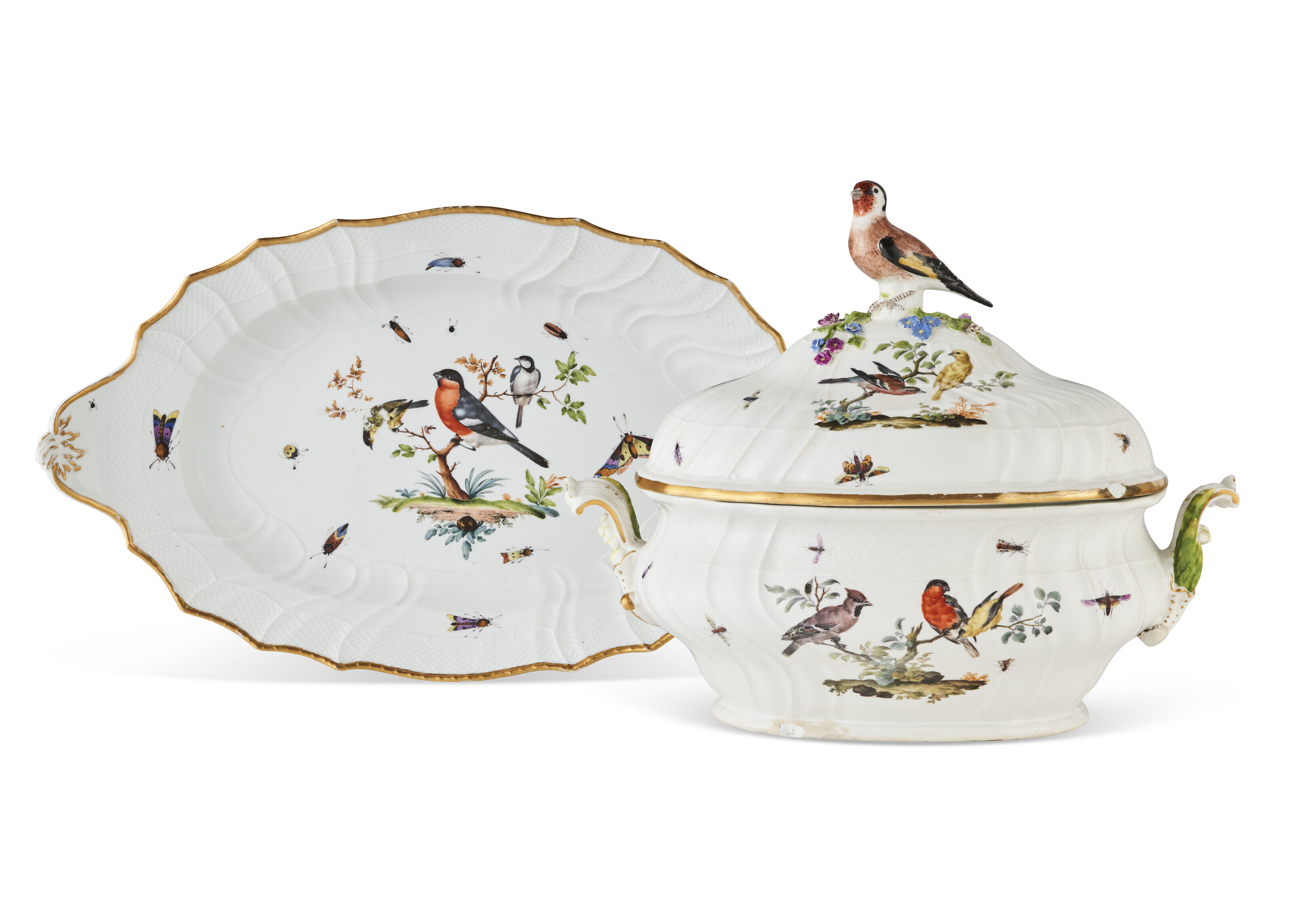 A MEISSEN PORCELAIN KAKIEMON CHARGER, CIRCA 1740, BLUE CROSSED