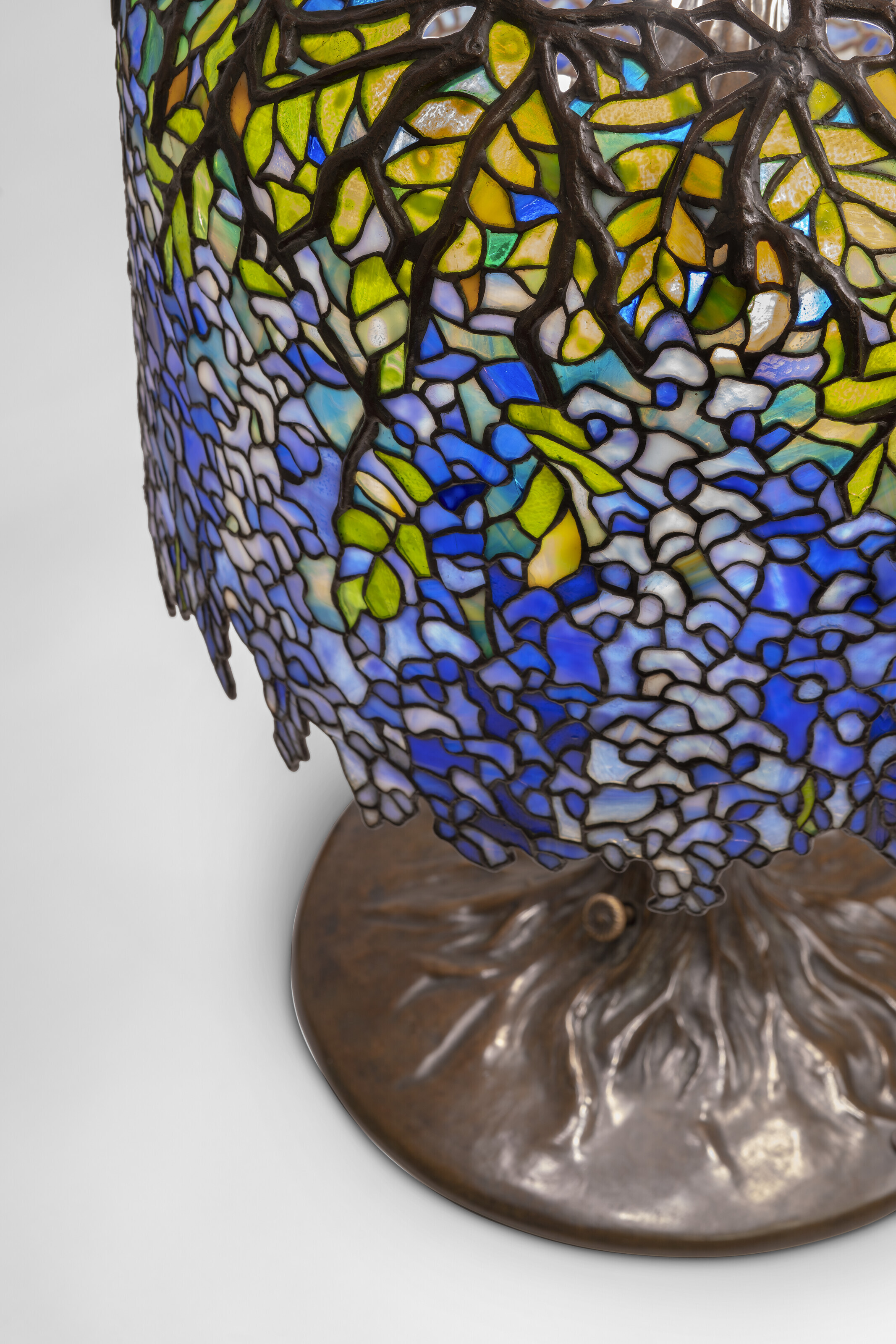 Tiffany wisteria deals lamp reproduction