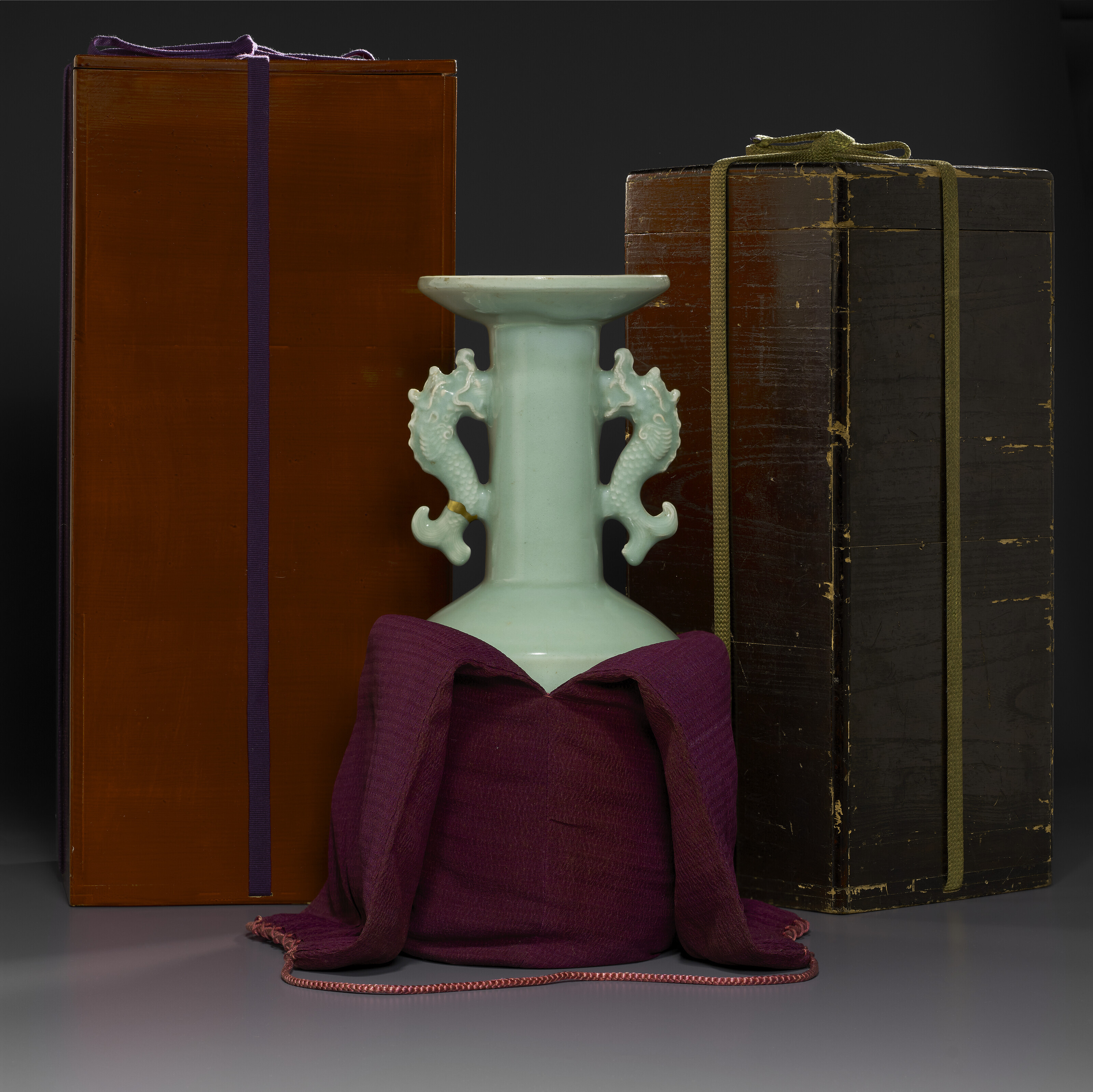 南宋龍泉窯青釉大魚龍耳瓶, SOUTHERN SONG DYNASTY (1127-1279