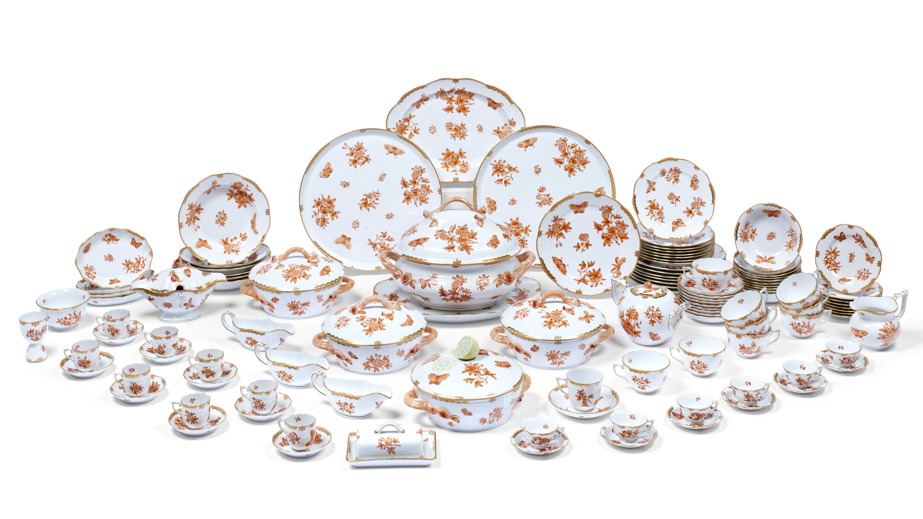 PARTIE DE SERVICE DE TABLE EN PORCELAINE MANUFACTURE HEREND, HONGRIE