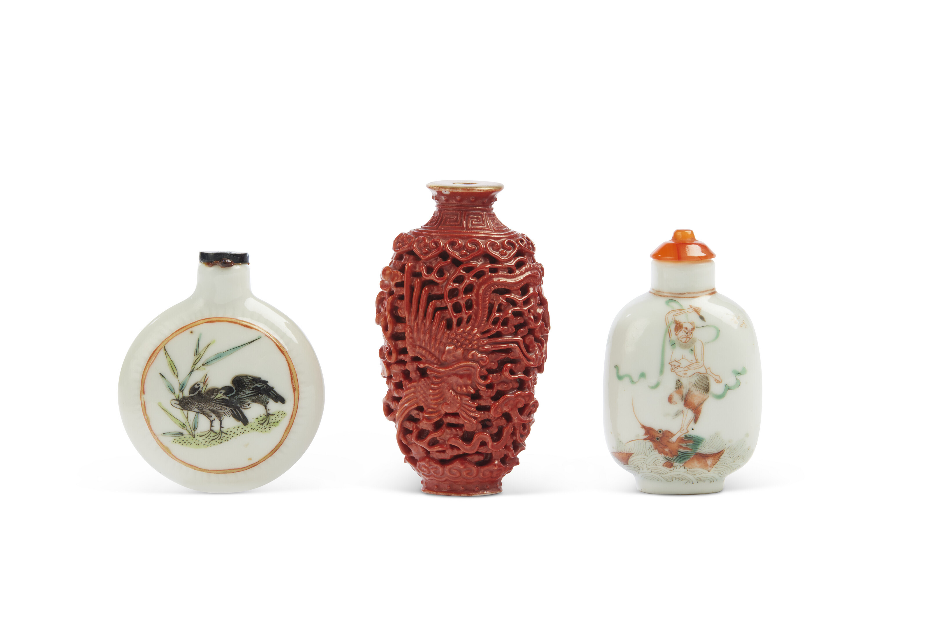 清十八世纪珊瑚花卉诗文鼻烟壶, CHINA, QING DYNASTY, 18TH CENTURY