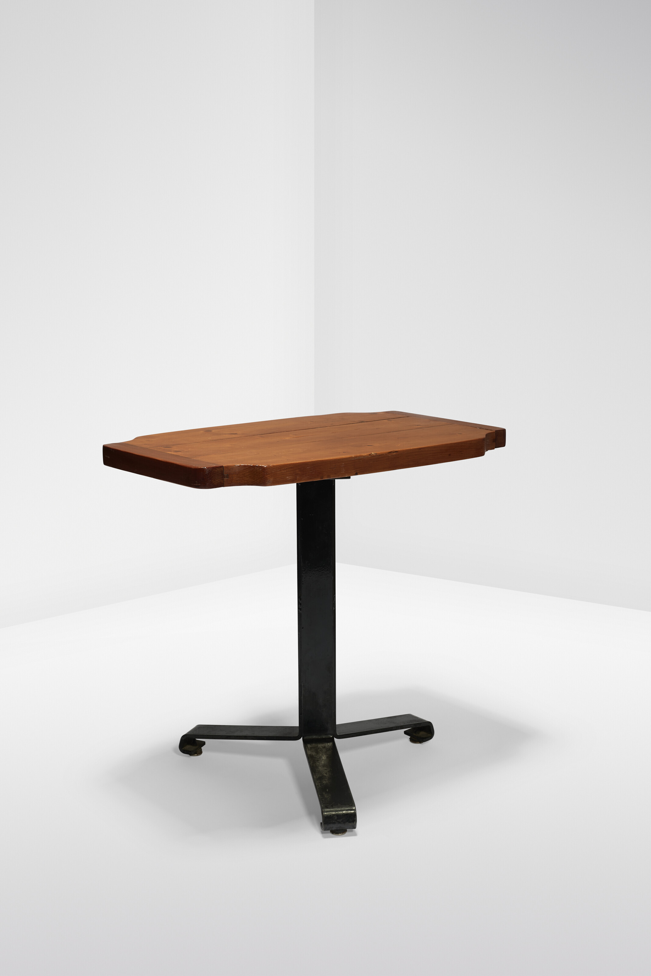 CHARLOTTE PERRIAND (1903-1999), Table ‘Soleil’, le modèle créé pour ...