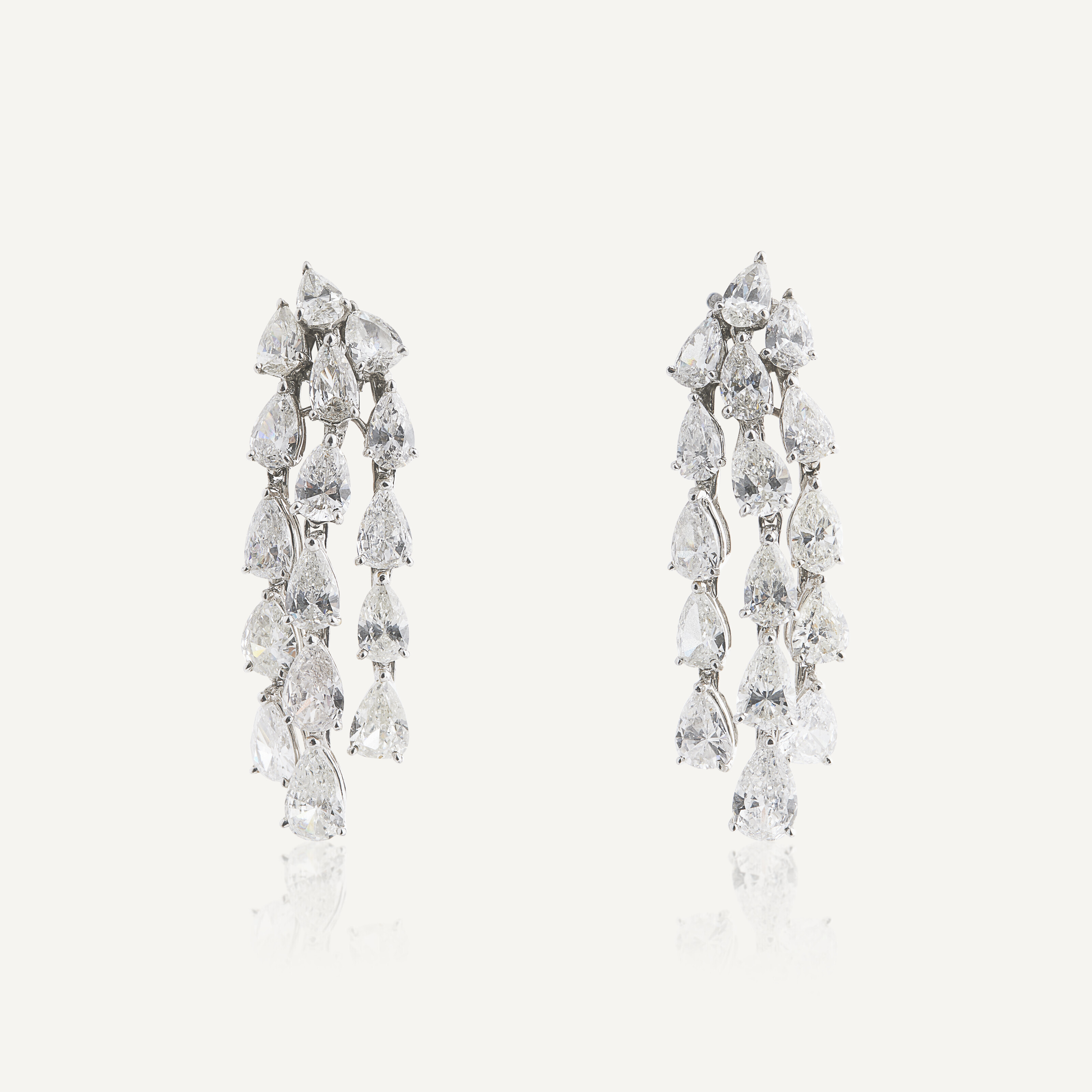 BOUCLES D’OREILLES ‘CASCADE’ DIAMANTS, Christie’s