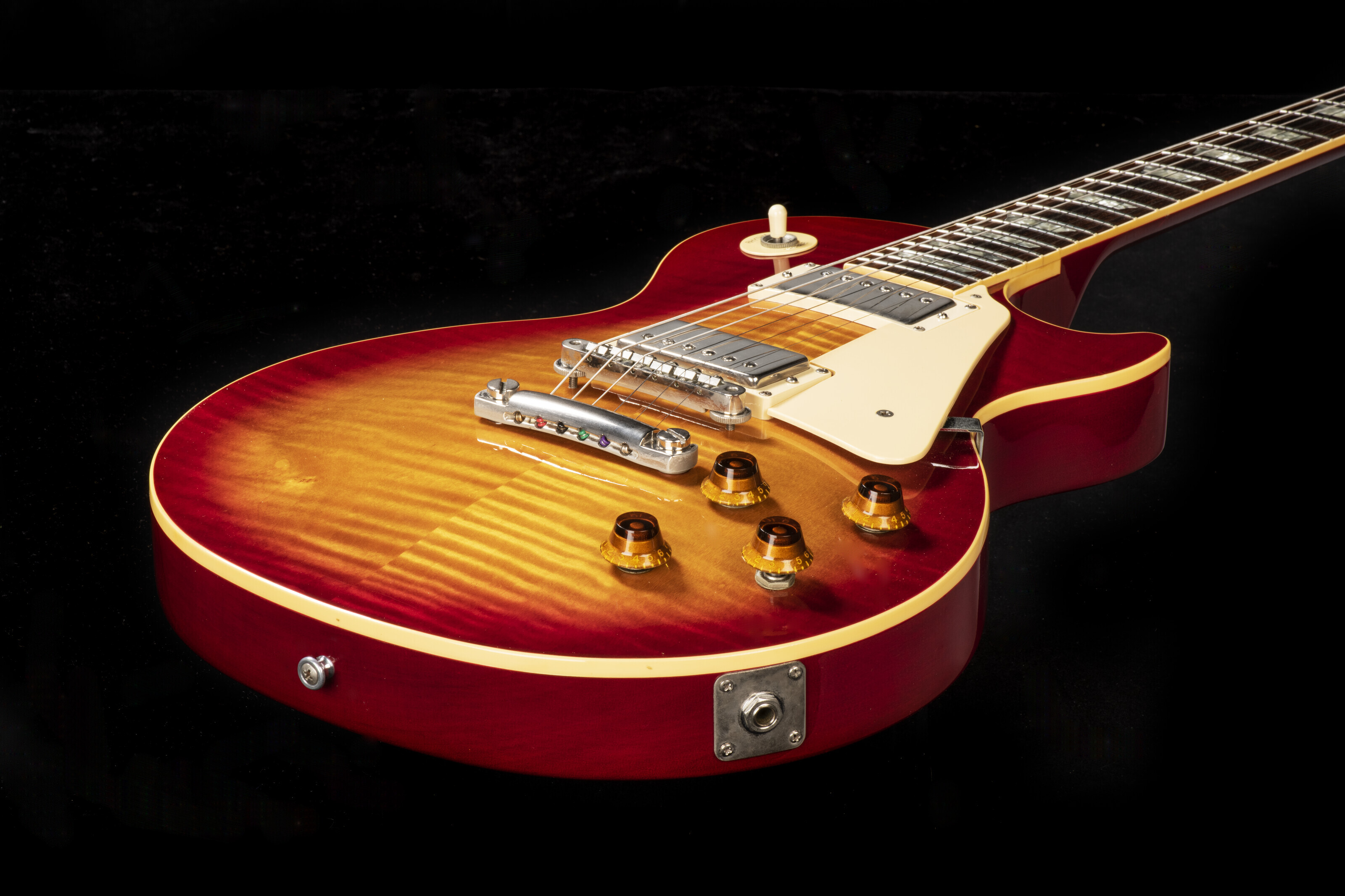 GIBSON GUITAR INCORPORATED, NASHVILLE, TENNESSEE, 1983, A SOLID