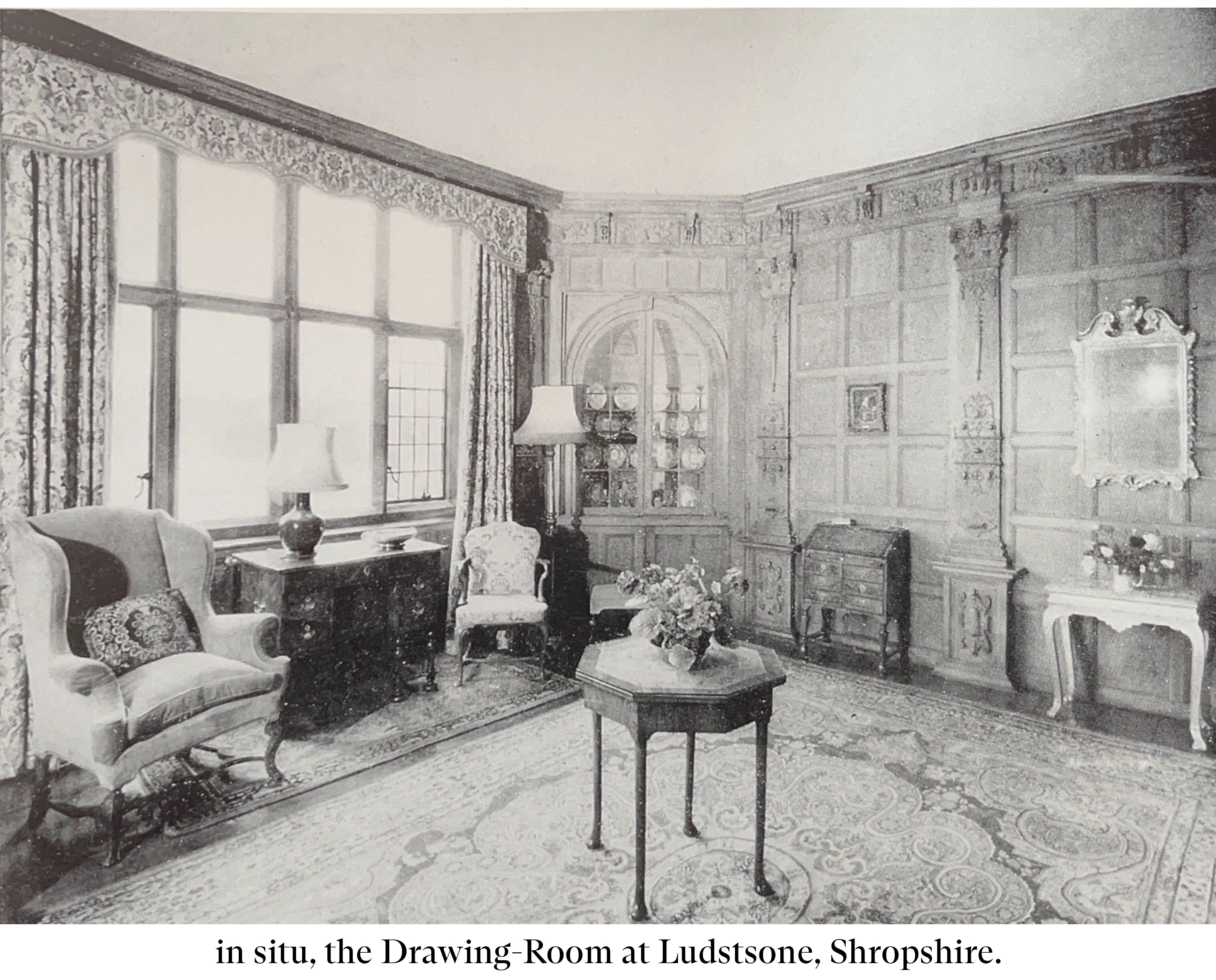 A QUEEN ANNE BURR WALNUT BUREAU-ON-STAND, FIRST QUARTER 18TH CENTURY |  Christie's, image size:3031x2442