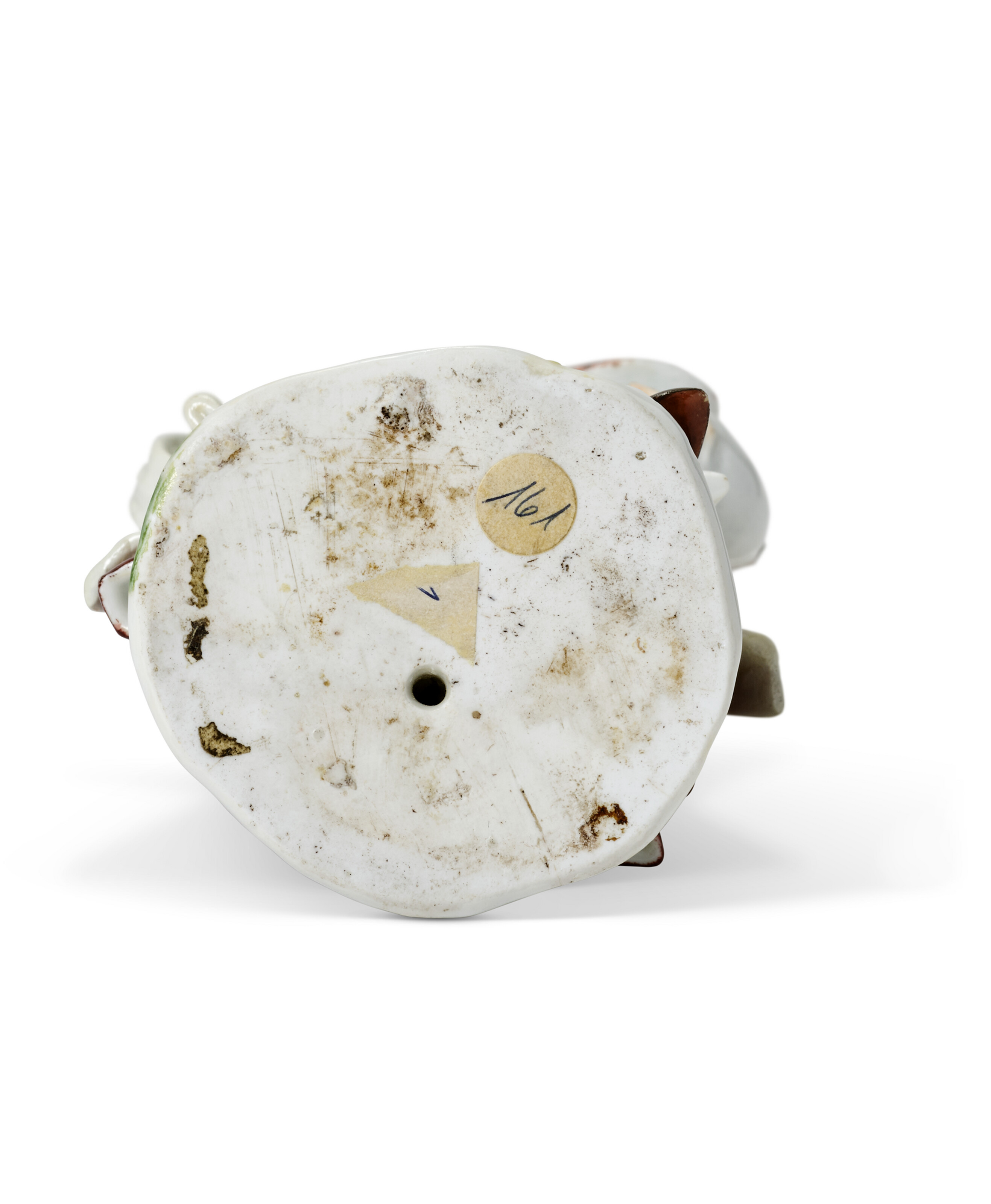 A MEISSEN PORCELAIN FIGURE OF A PEASANT WOMAN WITH A HEN, CIRCA