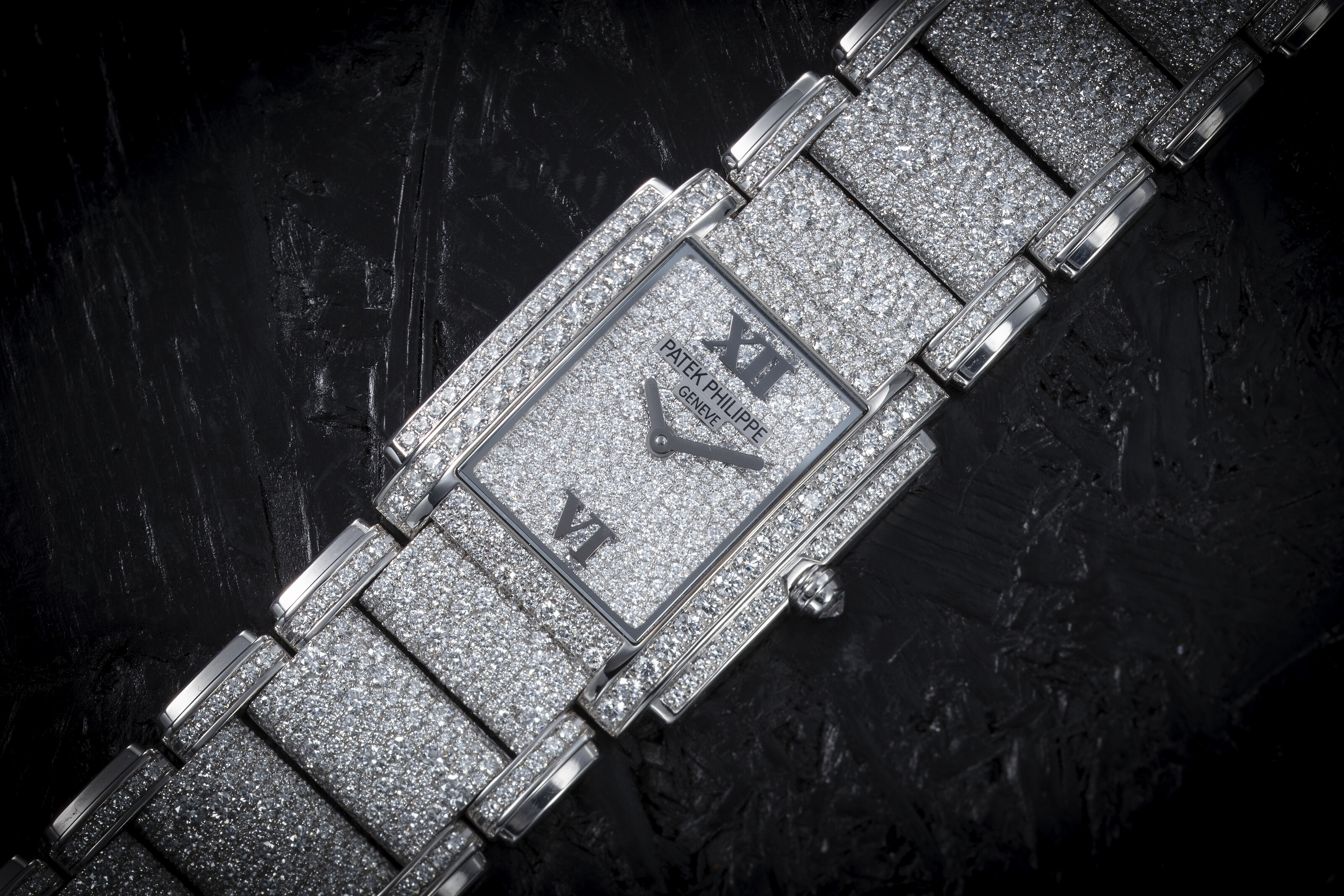 PATEK PHILIPPE, TWENTY4 REF. 4910/52G-001, A SPECTACULAR GOLD AND