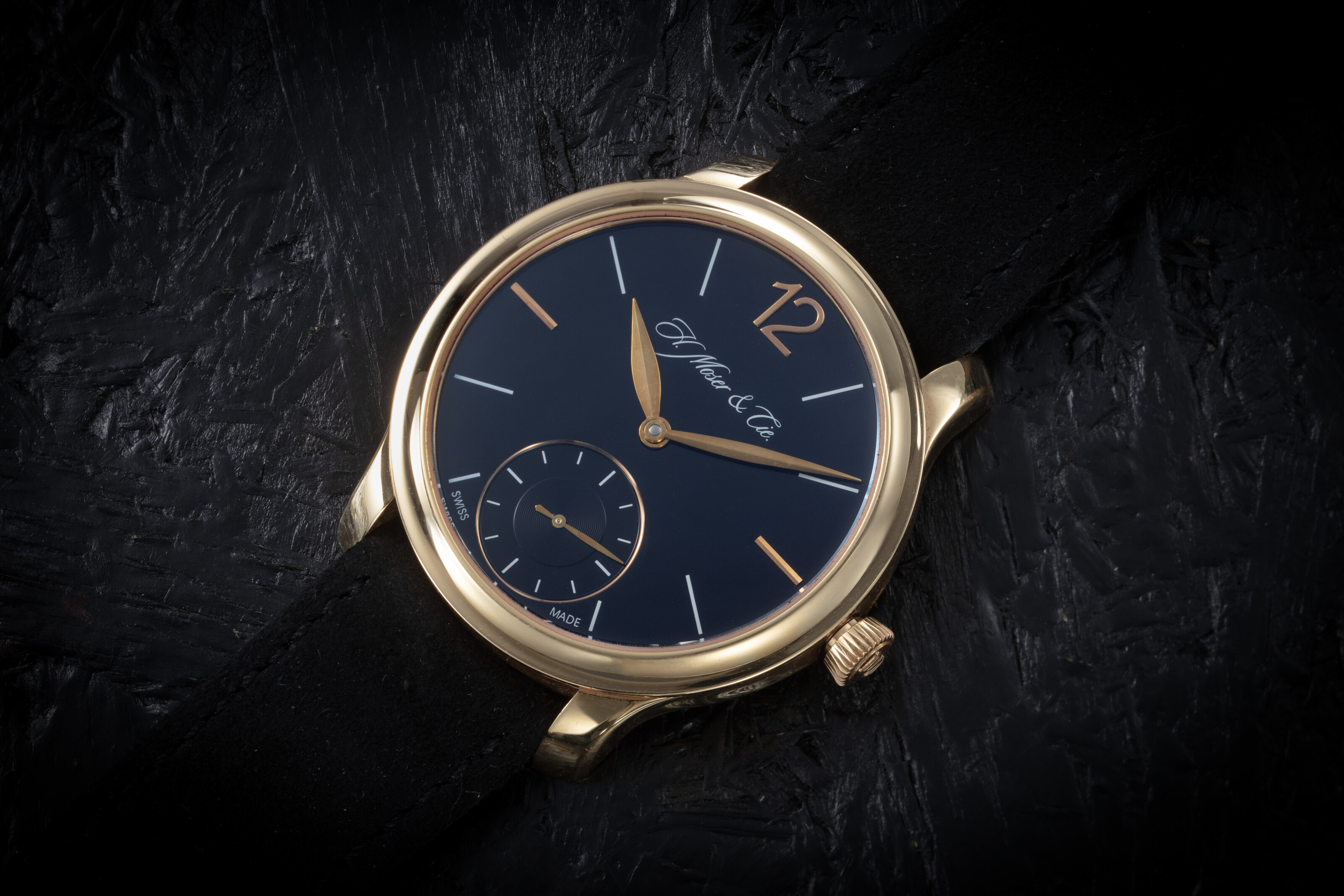 H. MOSER & CIE., MAYU REF. 321.503, A FINE GOLD MANUAL-WINDING