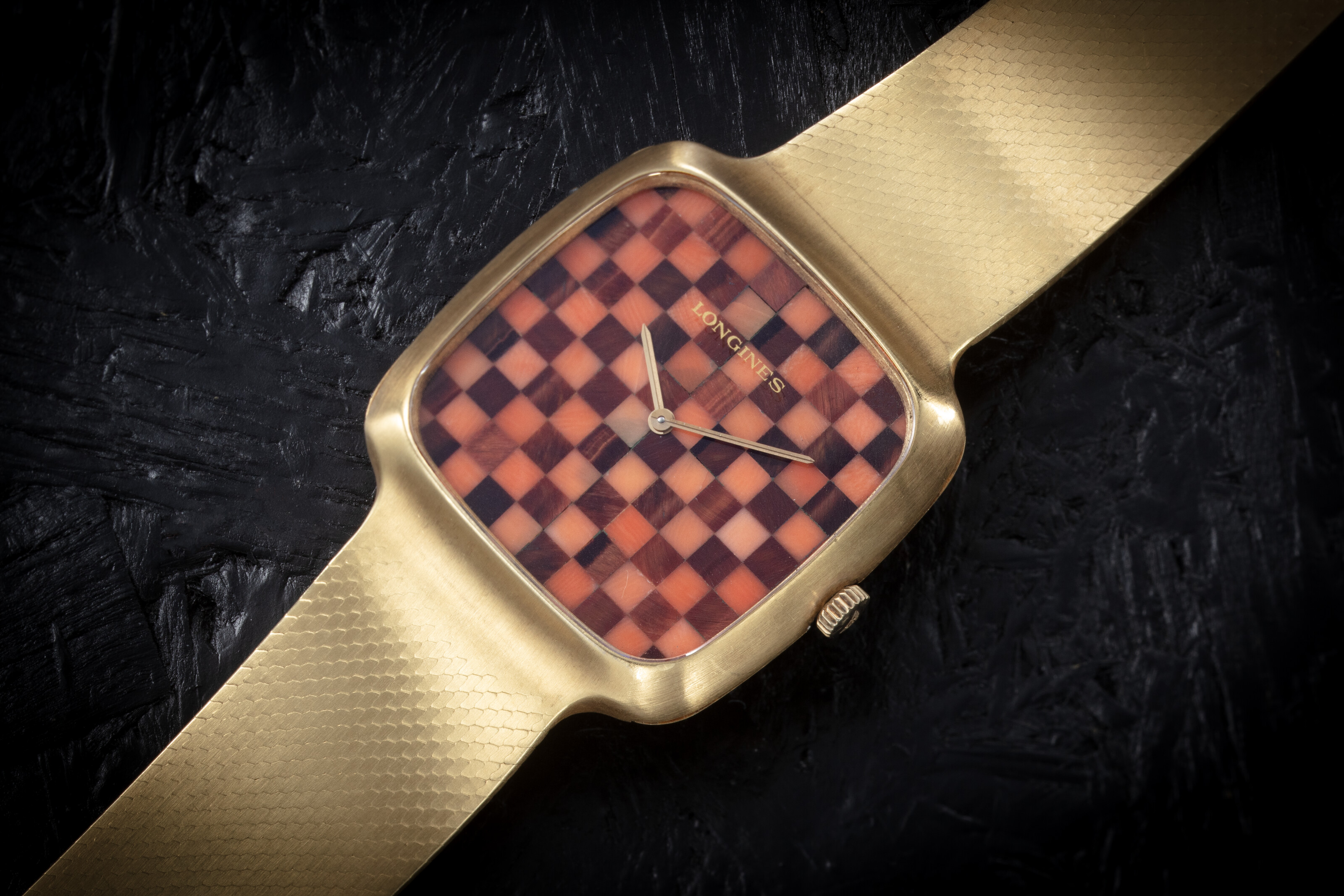 LONGINES, REF. 9420, A FINE GOLD SQUARE WRISTWATCH WITH BRACELET