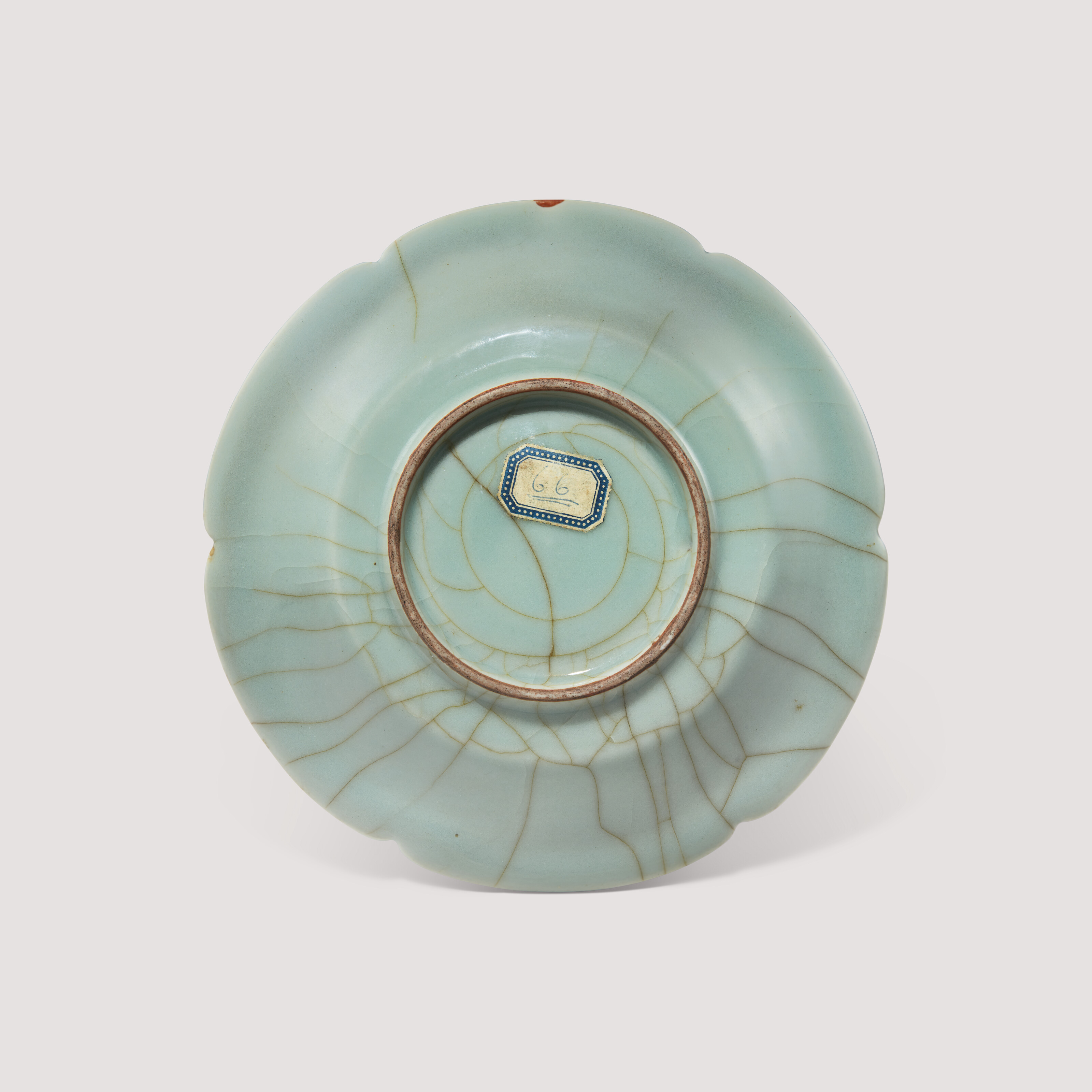 南宋龍泉青釉葵口盤, SOUTHERN SONG DYNASTY (1127-1279) | Christie's