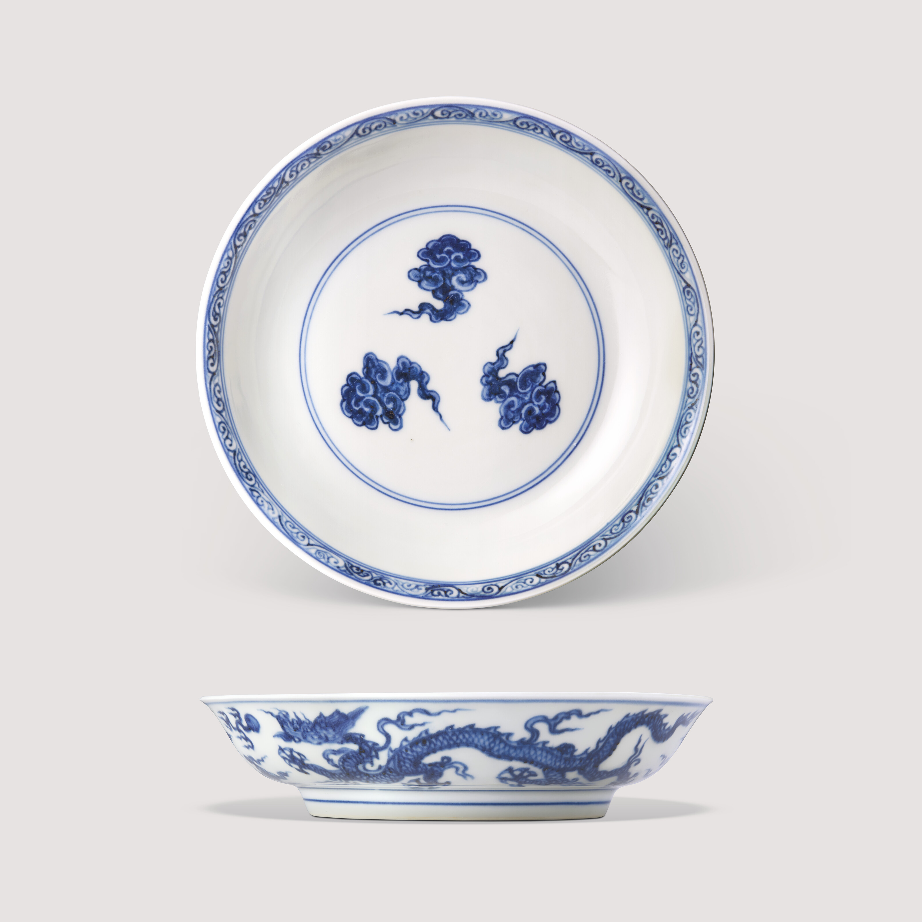 南宋龍泉青釉葵口盤, SOUTHERN SONG DYNASTY (1127-1279) | Christie's