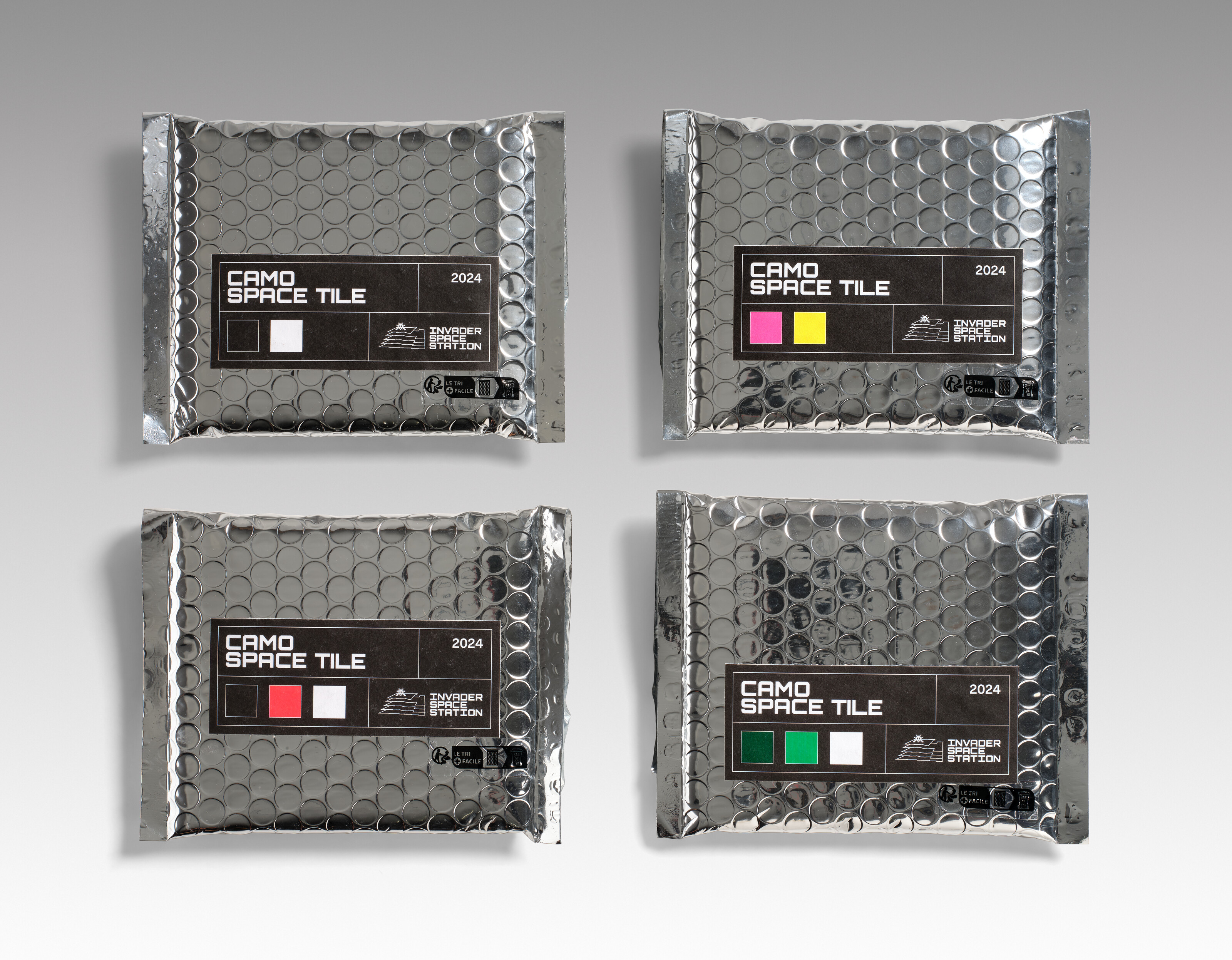 Invader Camo Tile インベーダー カモ タイル4枚セット　アート Invader - Camo Space Tile (Black & Green & White) - GraffitiStreet