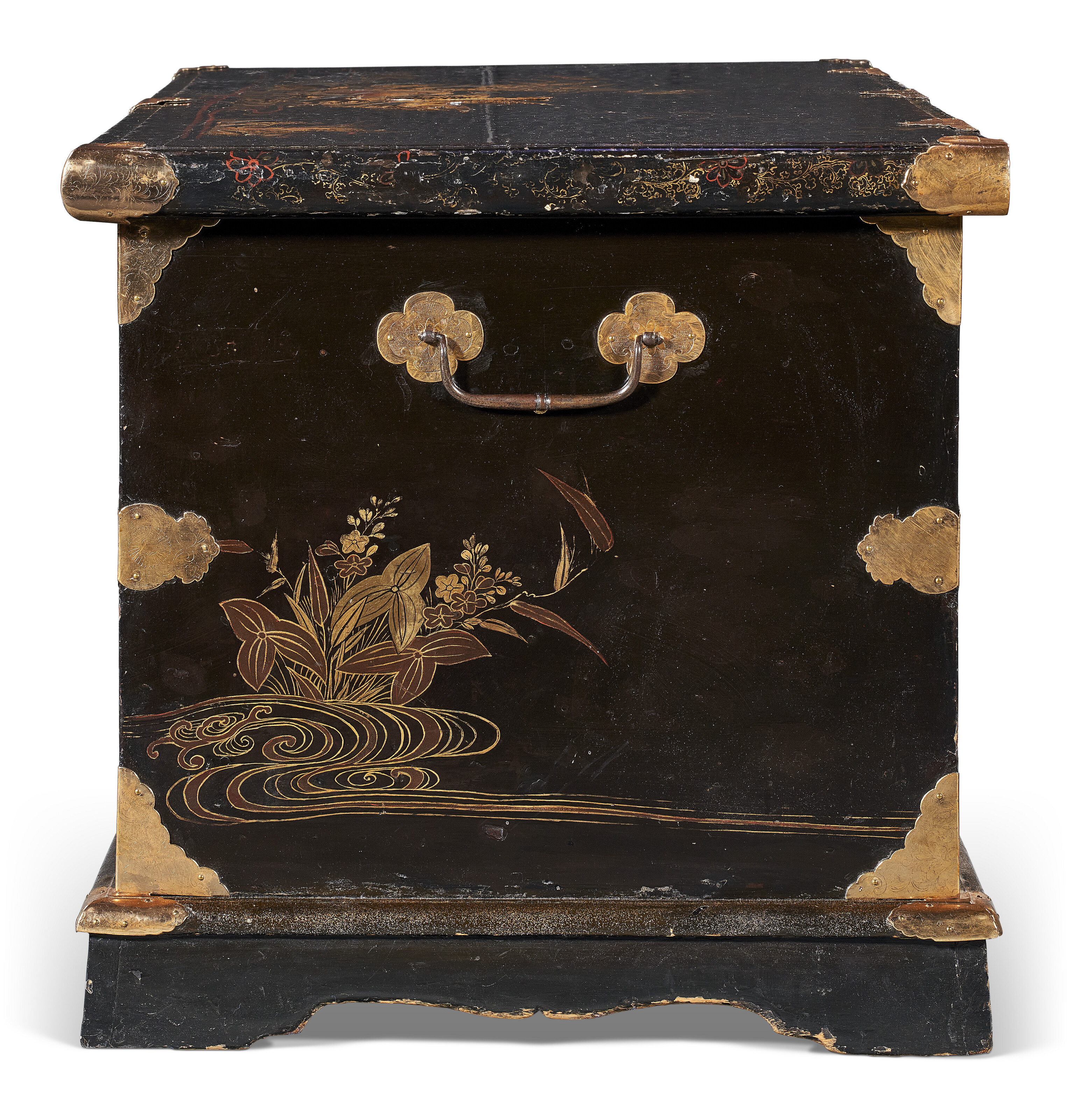 A JAPANESE EXPORT BLACK-AND-GILT LACQUER COFFER, EARLY EDO