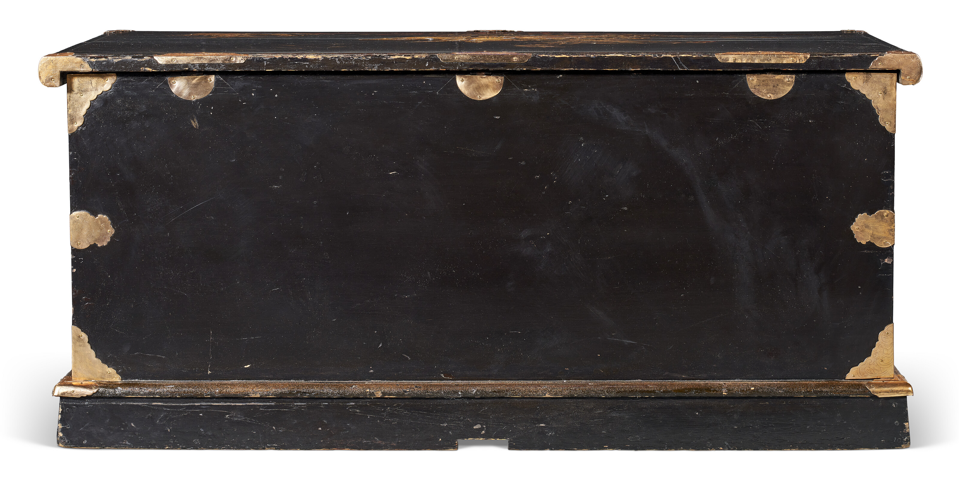 A JAPANESE EXPORT BLACK-AND-GILT LACQUER COFFER, EARLY EDO