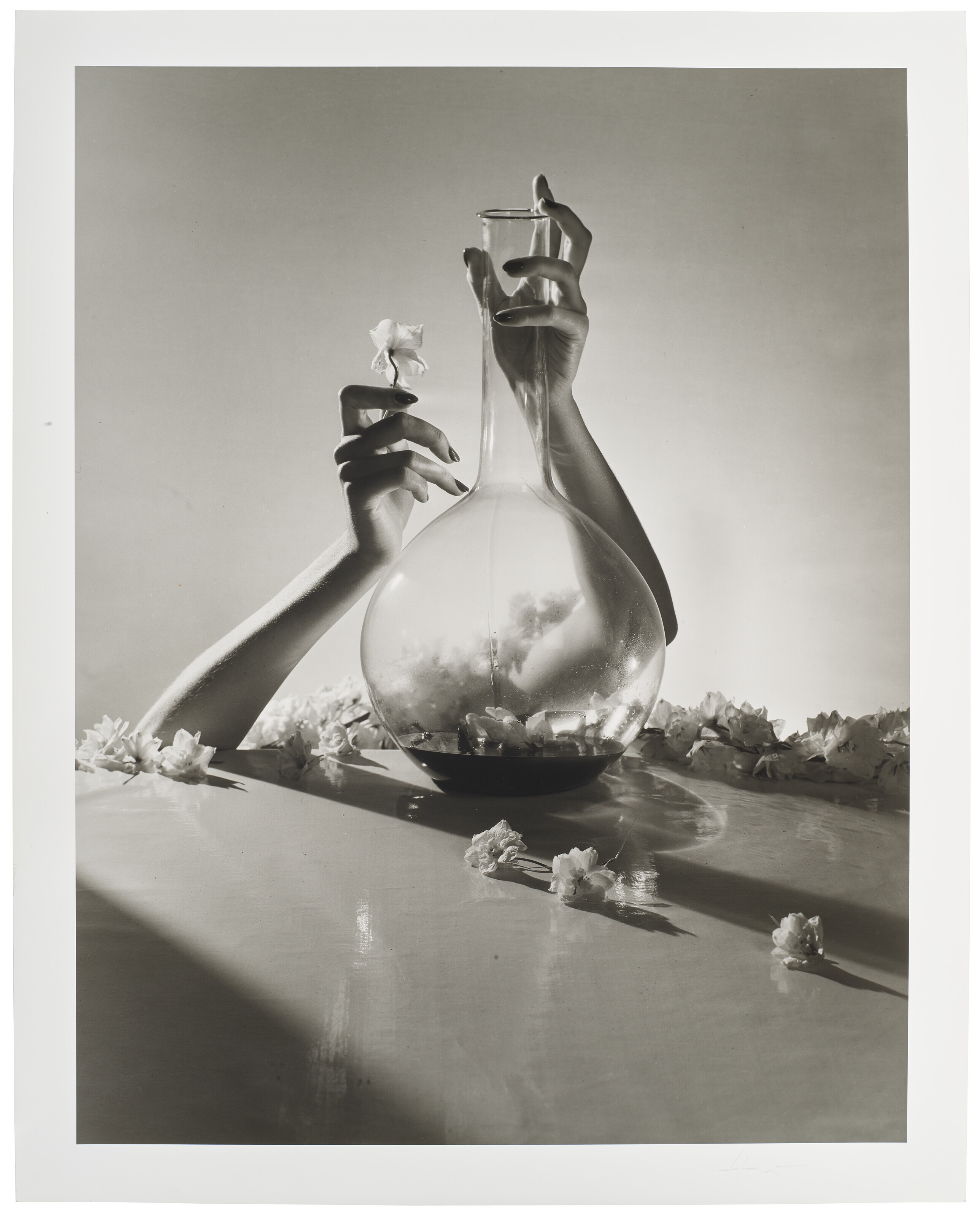 HORST P. HORST (1906–1999), Lisa Fonssagrives, Hands with Vase +