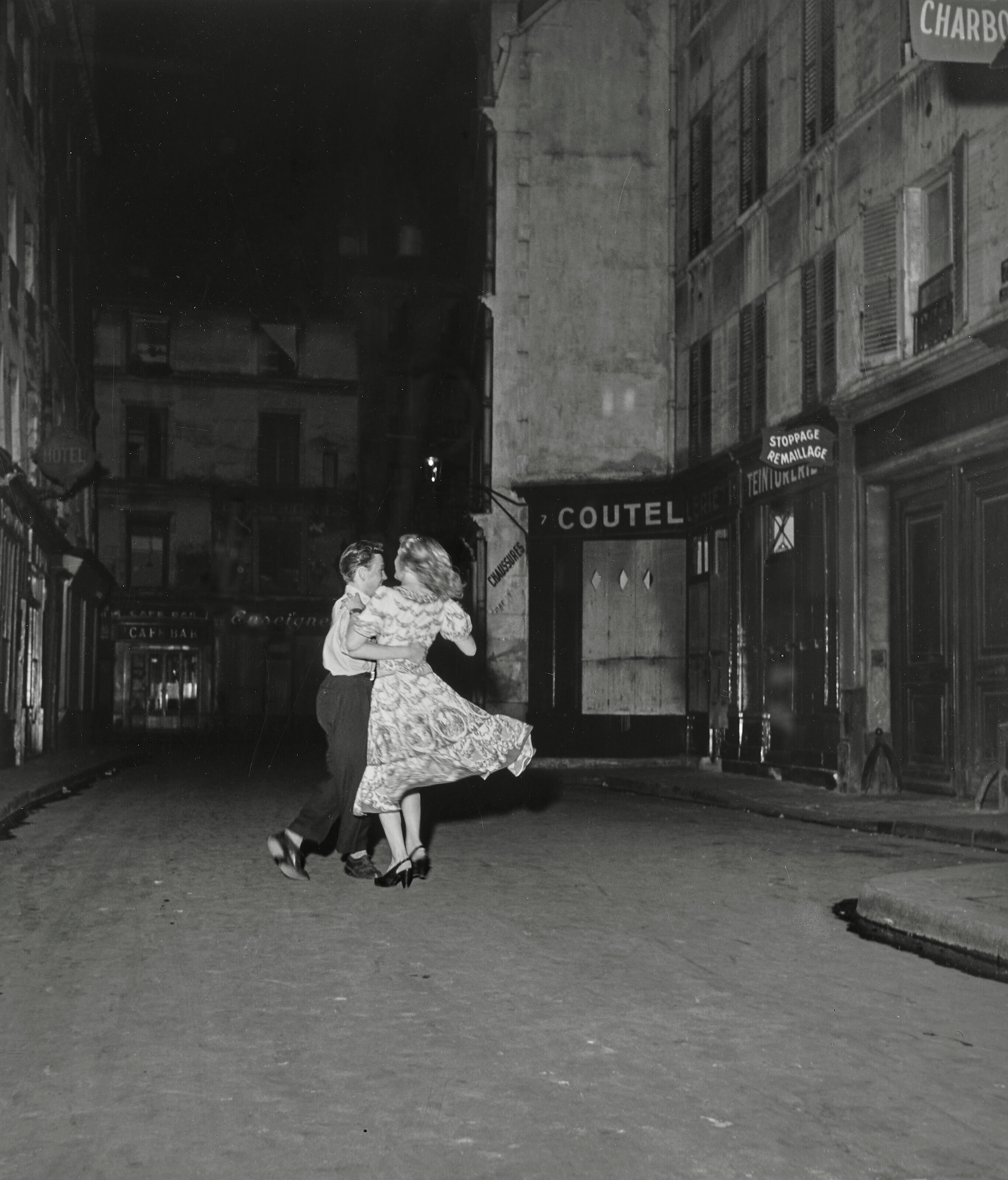 ROBERT DOISNEAU (1912–1994), La dernière valse du 14 Juillet, 1949 ...