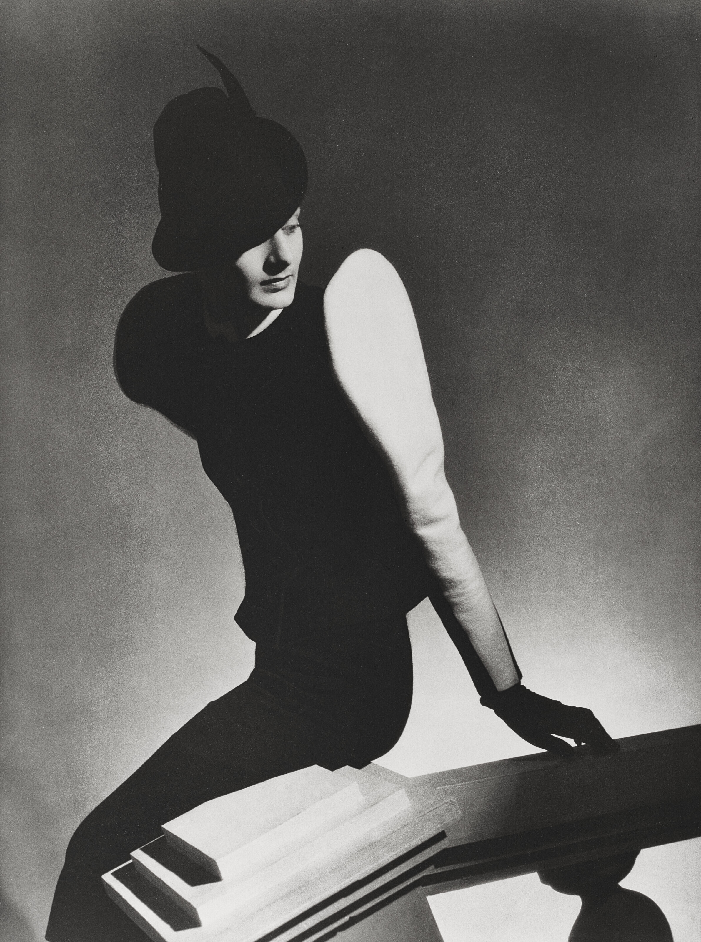 HORST P. HORST (1906–1999), White Sleeve (Doris Zelensky), Paris