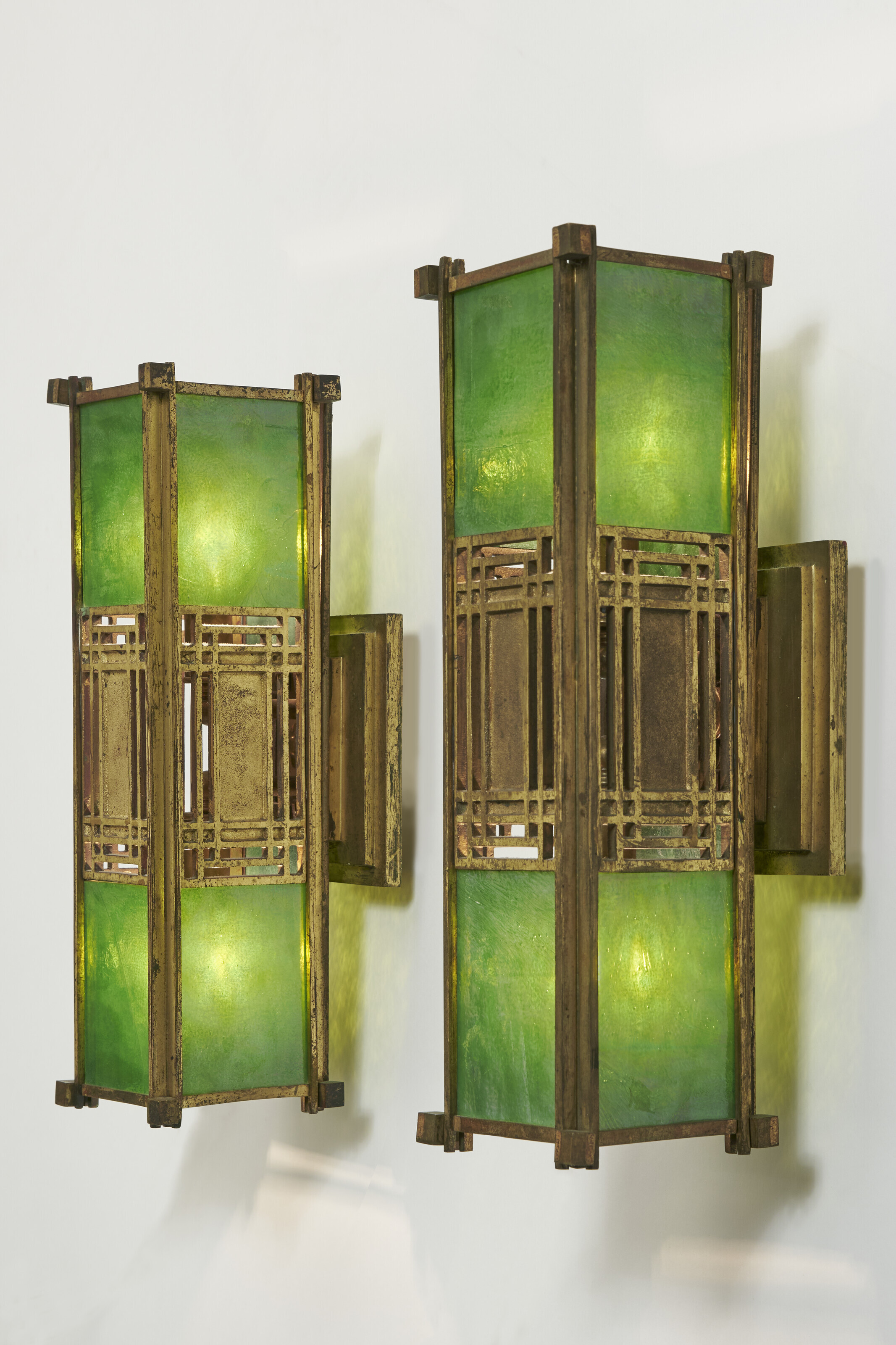 希少　Frank Lloyd Wright Architecture007 FRANK LLOYD WRIGHT (1867-1959), Pair of Wall Lights, circa 1902