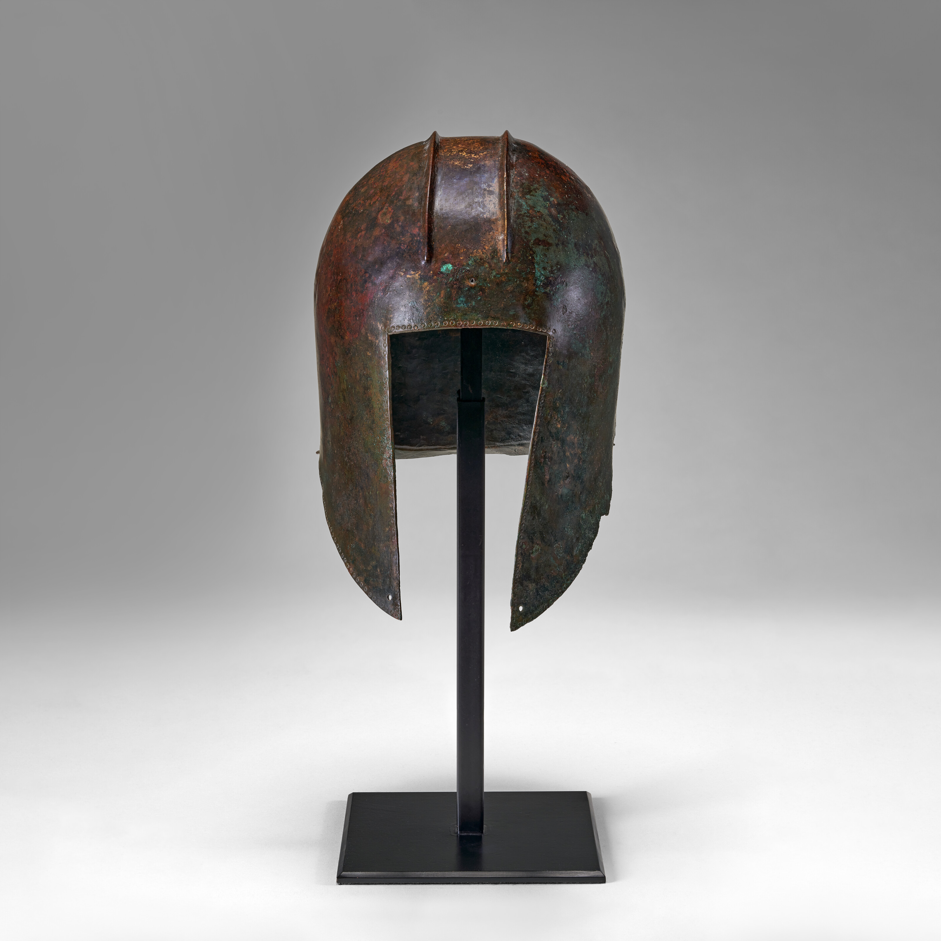 AN ITALIC BRONZE MONTEFORTINO HELMET, CIRCA 300-200 B.C. | Christie's