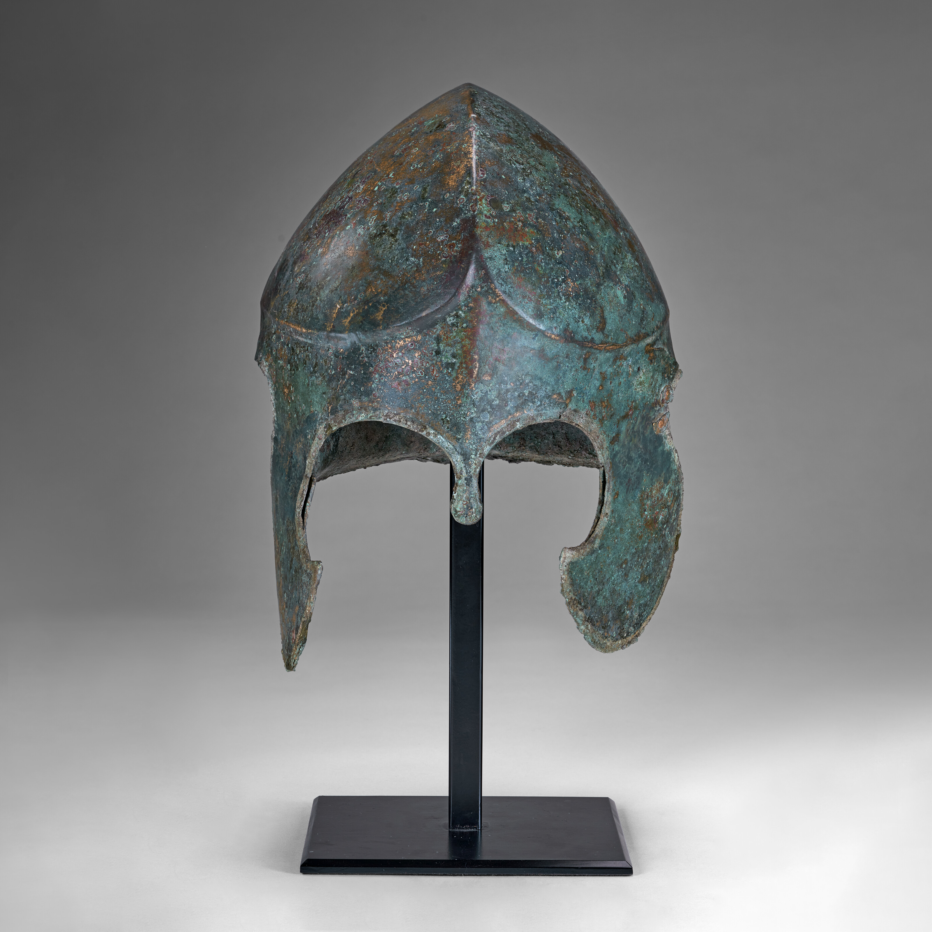 AN ITALIC BRONZE MONTEFORTINO HELMET, CIRCA 300-200 B.C. | Christie's