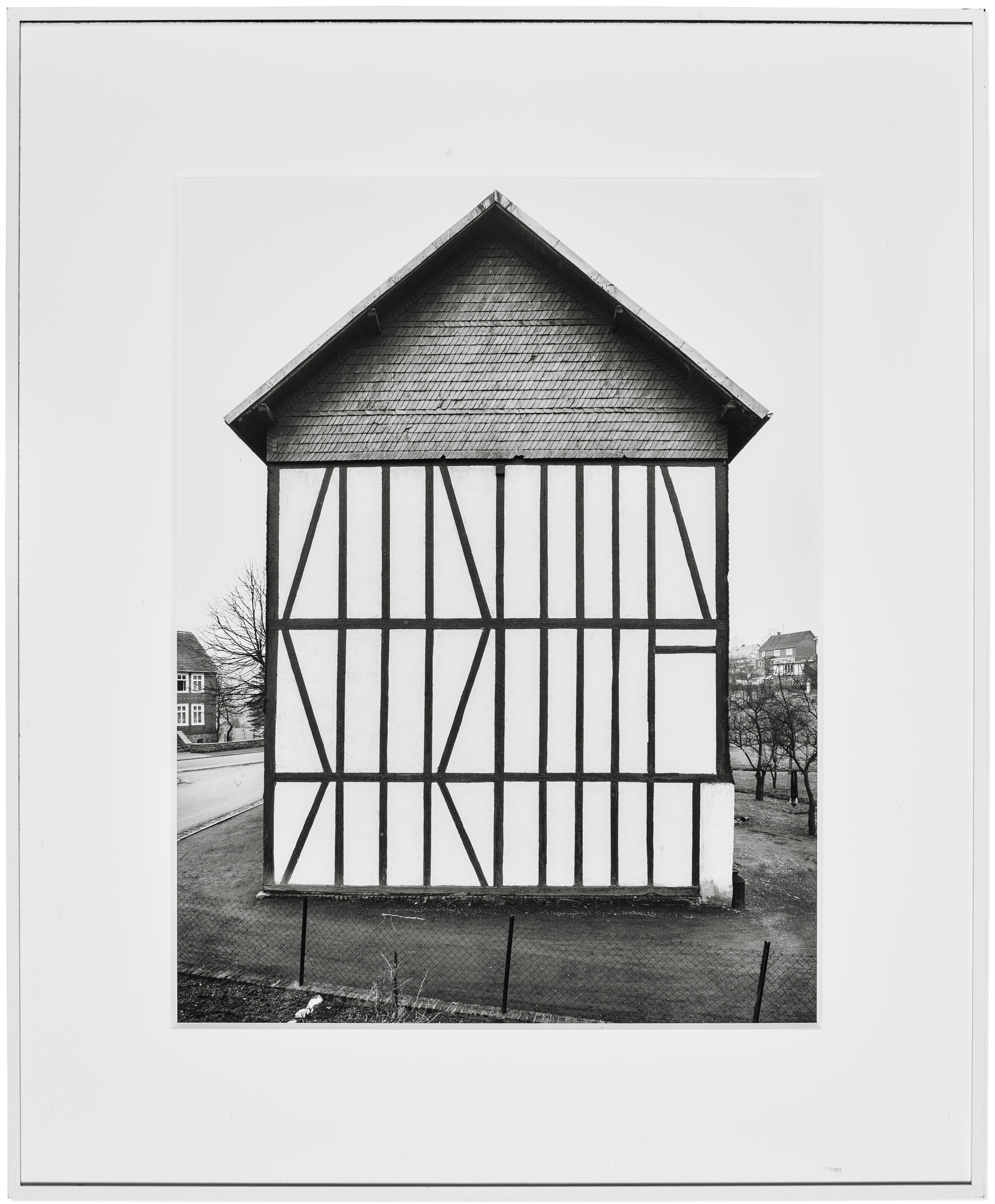 洋書 Bernd & Hilla Becher / Framework Houses BERND AND HILLA BECHER (1931–2007 and 1934–2015), Nine