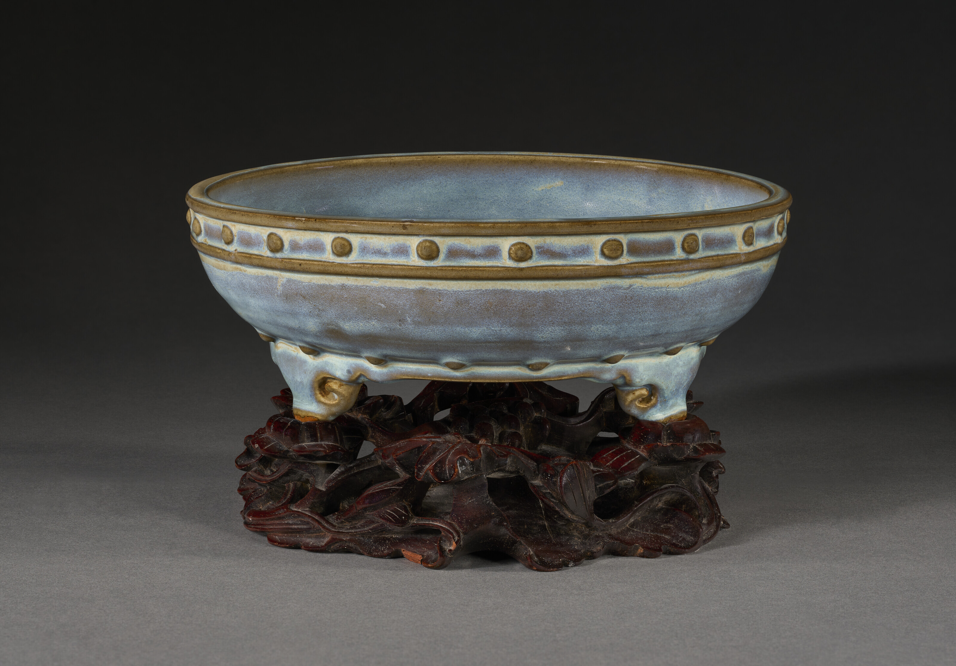 A VERY RARE 'NUMBERED' JUN TRIPOD 'NARCISSUS BOWL', YUAN-MING