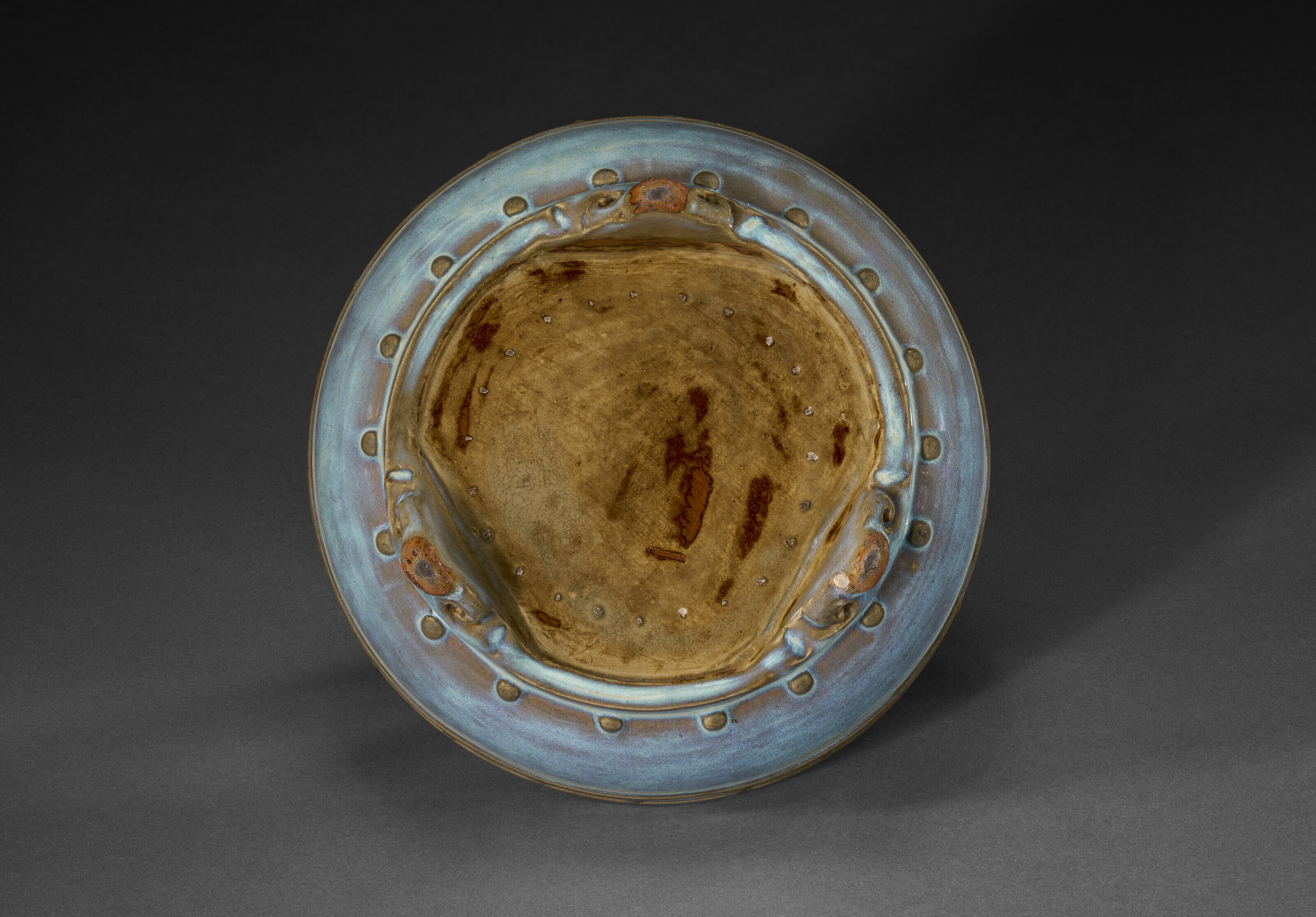 A VERY RARE 'NUMBERED' JUN TRIPOD 'NARCISSUS BOWL', YUAN-MING