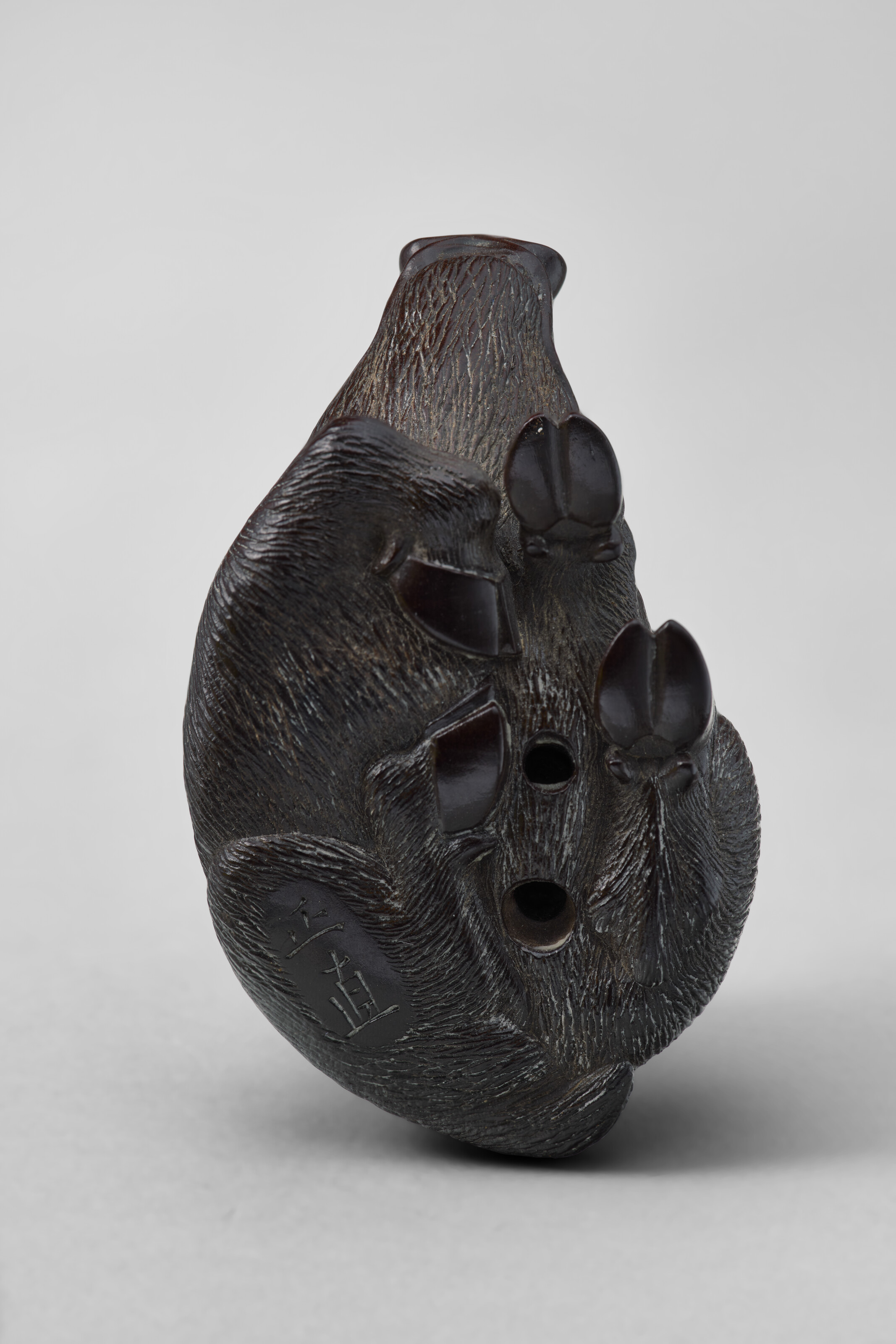 ドレッドノート　エニュオ　大会　優勝　プロモ　PR 箔押し　PSA レリーフ A CARVED WOOD NETSUKE OF A BOAR, EDO PERIOD (19TH CENTURY), SIGNED
