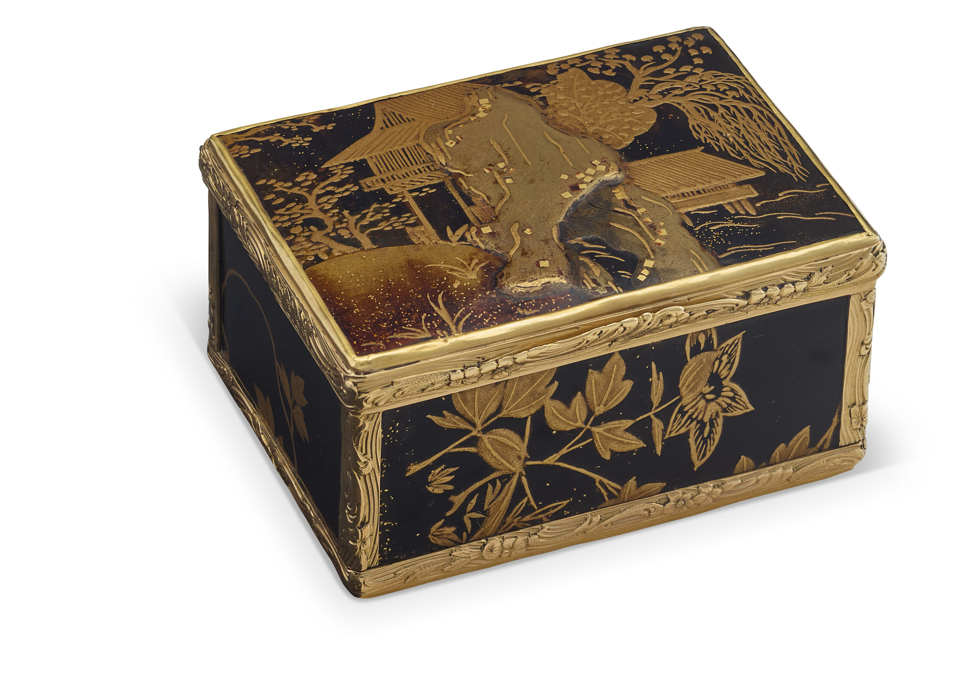 A GERMAN GOLD-MOUNTED JAPANESE LACQUER SNUFF BOX, MID-18TH CENTURY