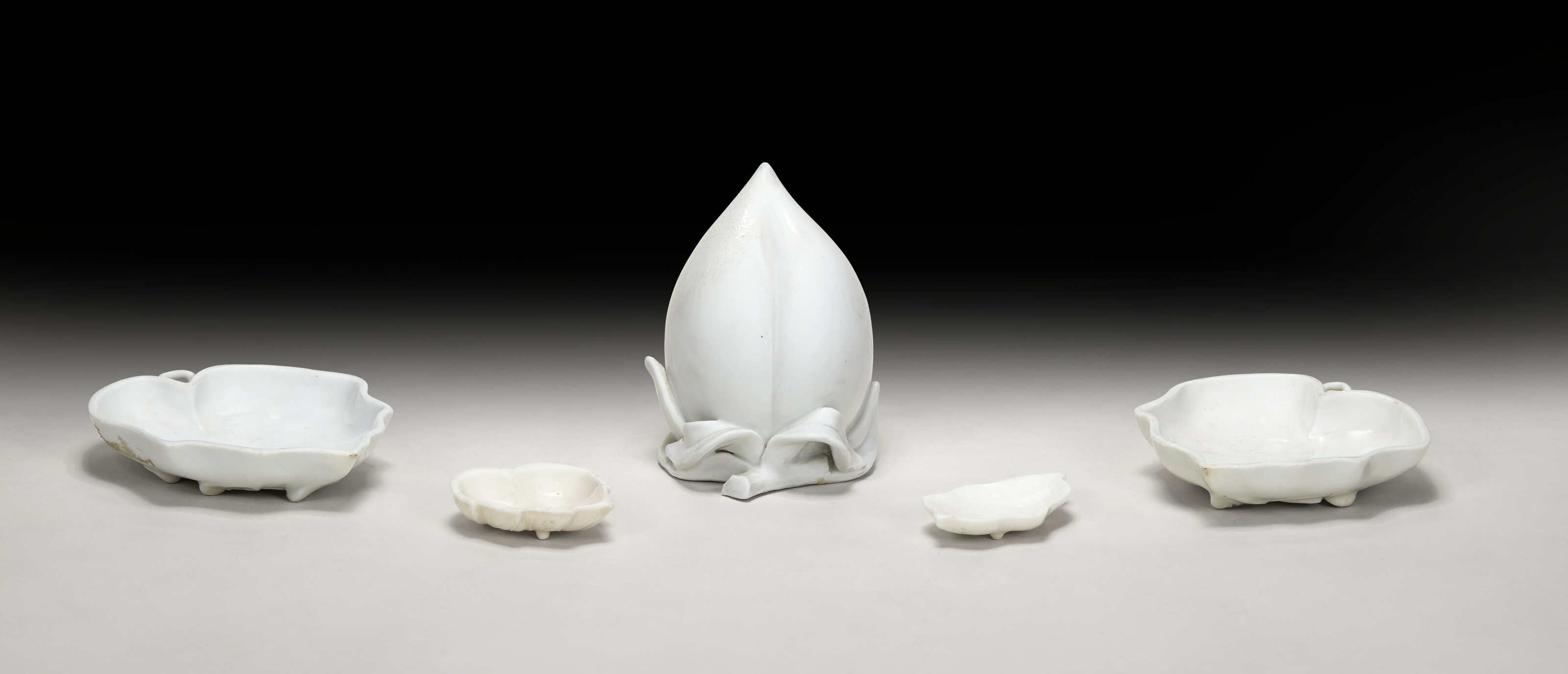 A GROUP OF FOUR DEHUA LEAF-FORM DISHES, 18TH-19TH CENTURY | Christie’s
