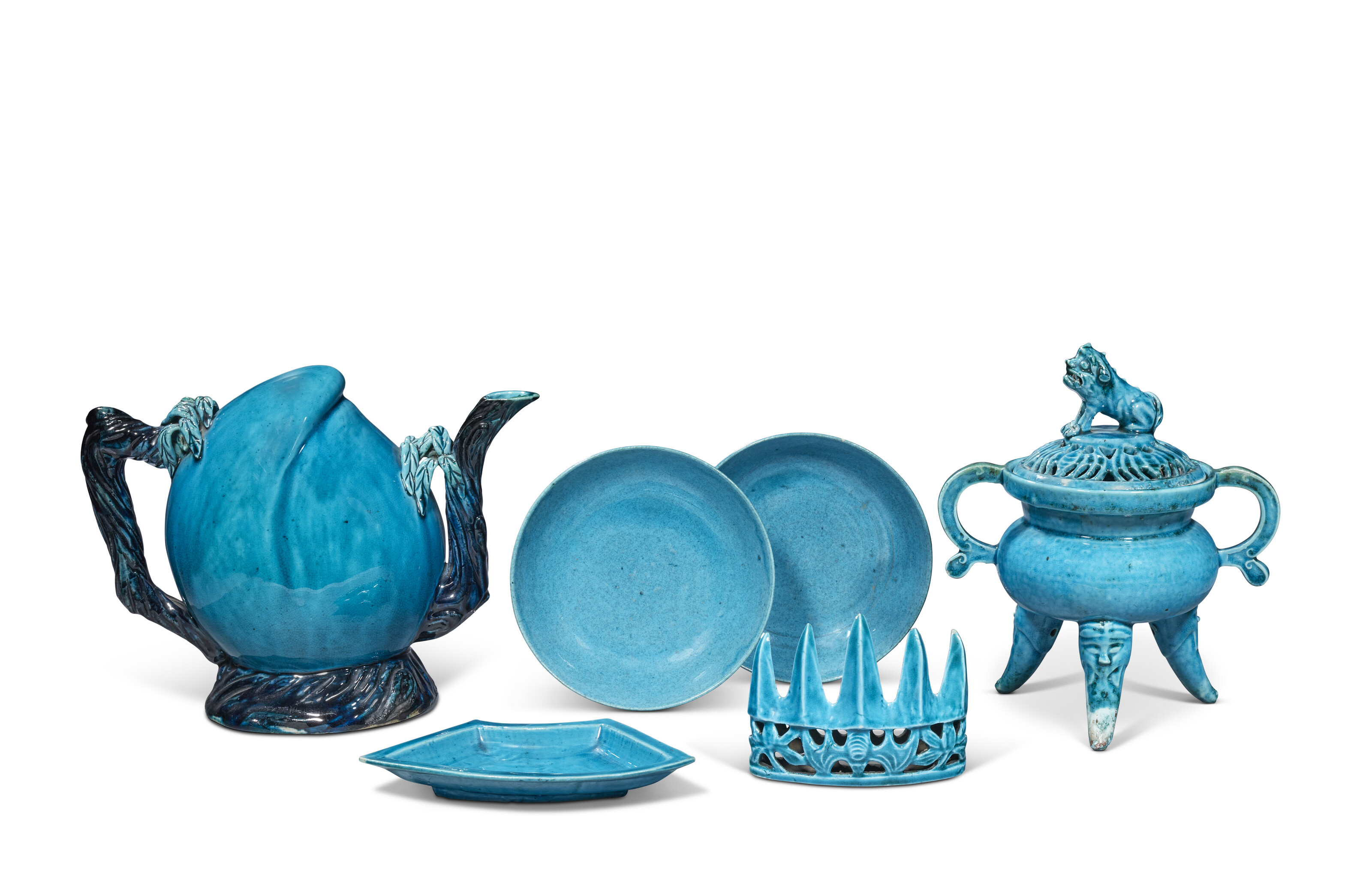 清孔雀蓝釉壶、炉、笔山及盘一组六件, CHINA, QING DYNASTY (1644-1911