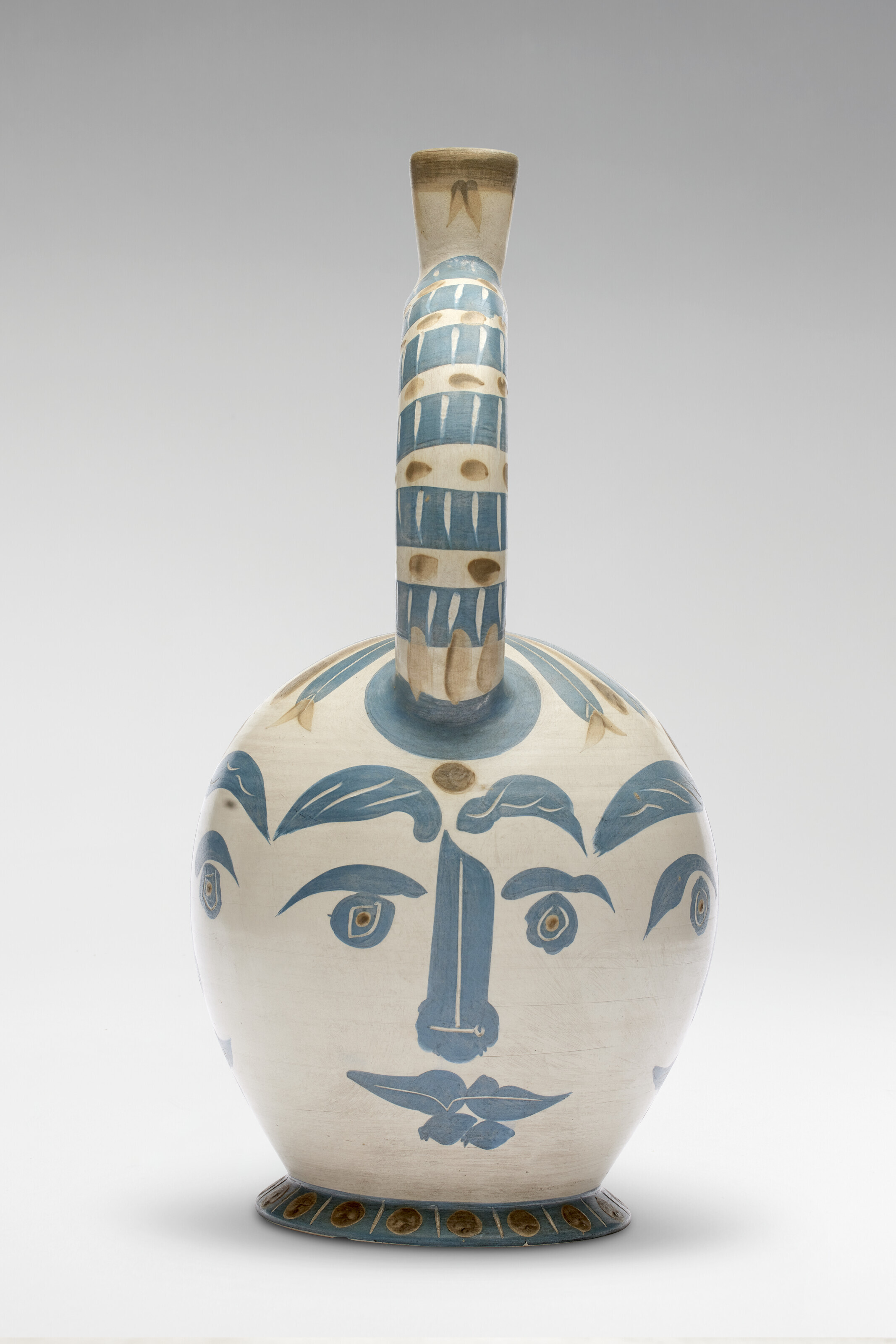 Pablo Picasso (1881-1973), Vase aztèque aux quatre visages (A.R.