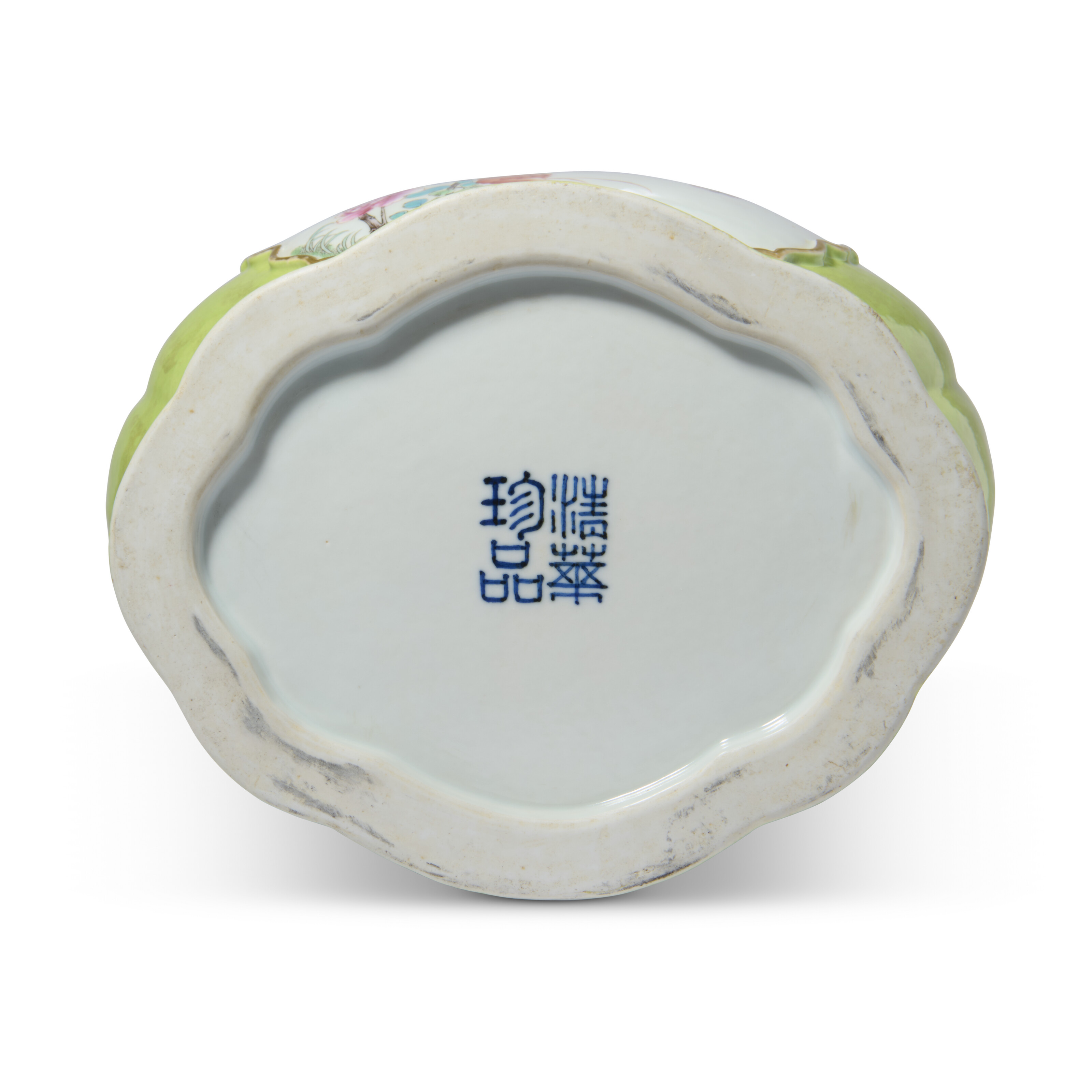 二十世纪初苹果绿地粉彩开光花鸟纹海棠式瓶「清华珍品」款