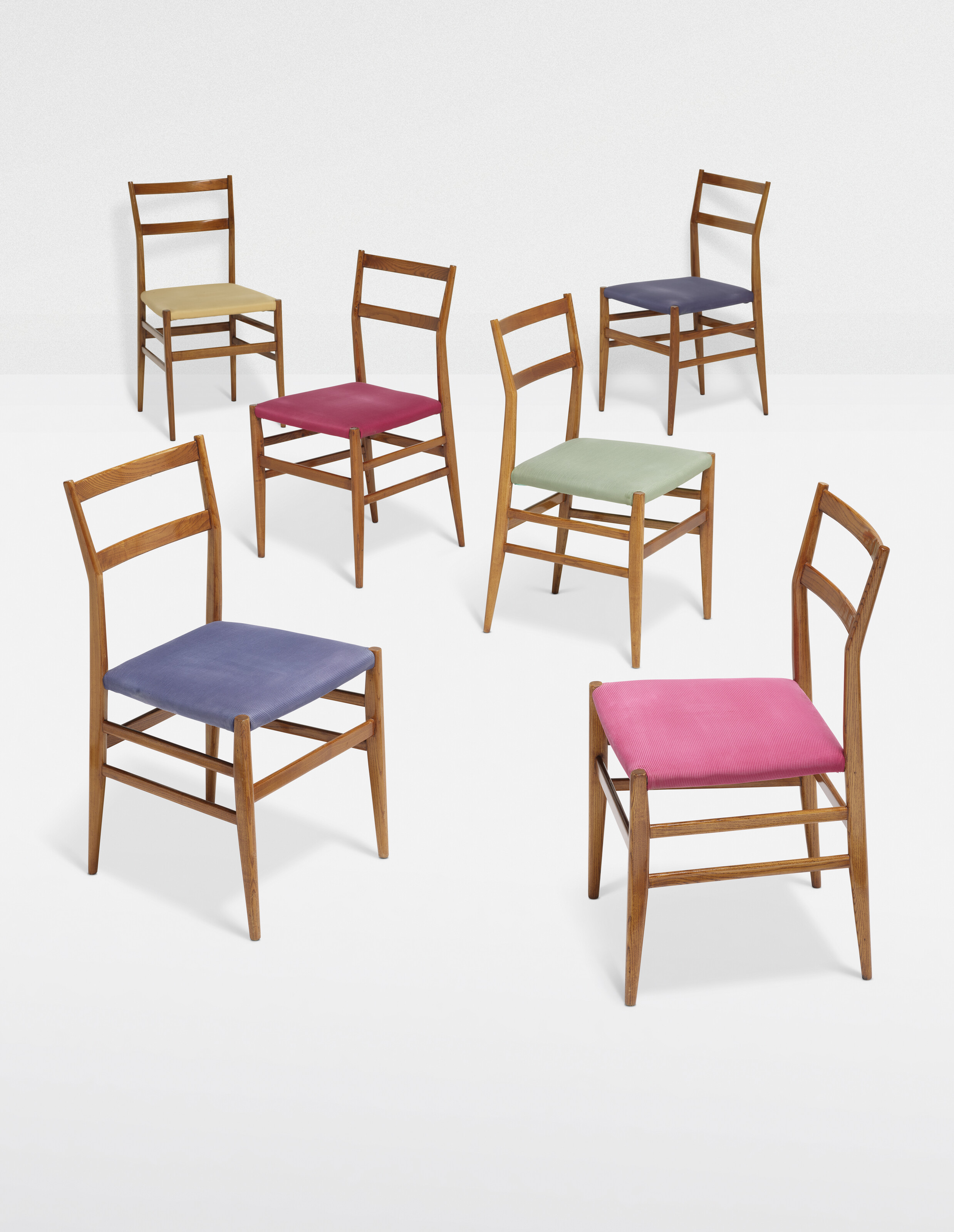 Suite de huit chaises 'Leggera', '646', le modèle créé en 1950-1