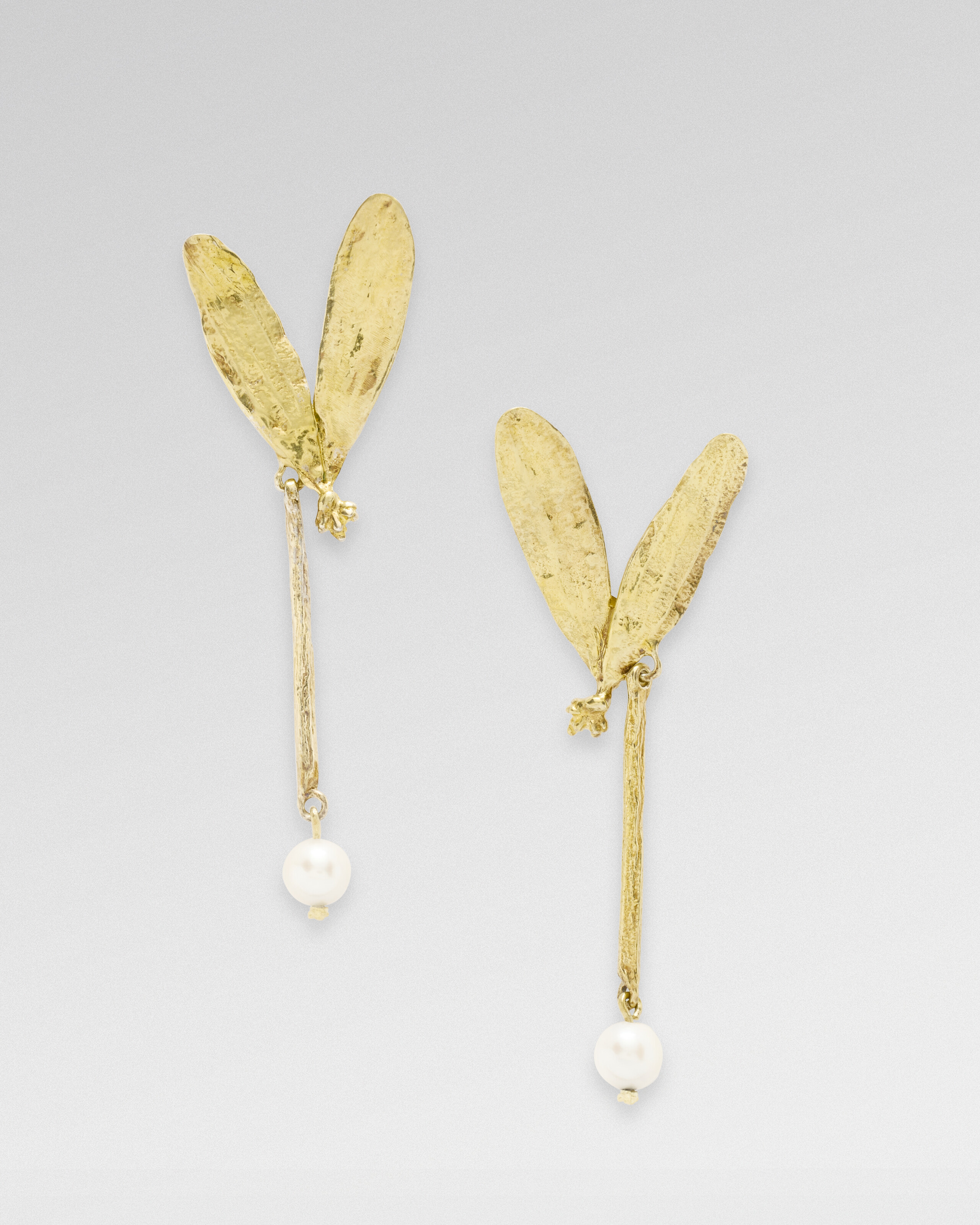 Claude Lalanne, Mistletoe earrings, with pearl, Artcurial edition, circa 1990, sold for €8,820 on 3 December 2024 at Christie's in Paris