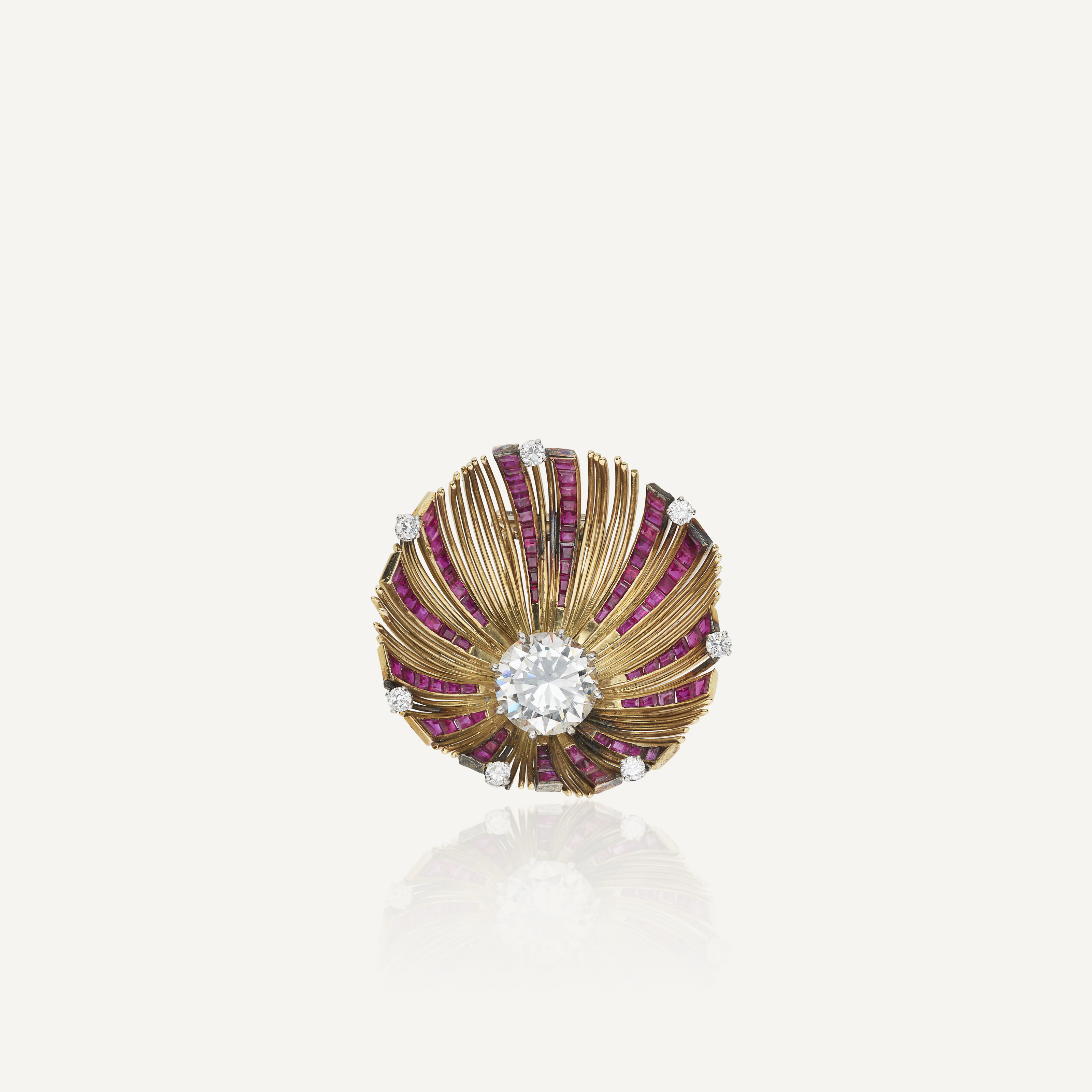 Broche en rubis et diamants - En vente sur
