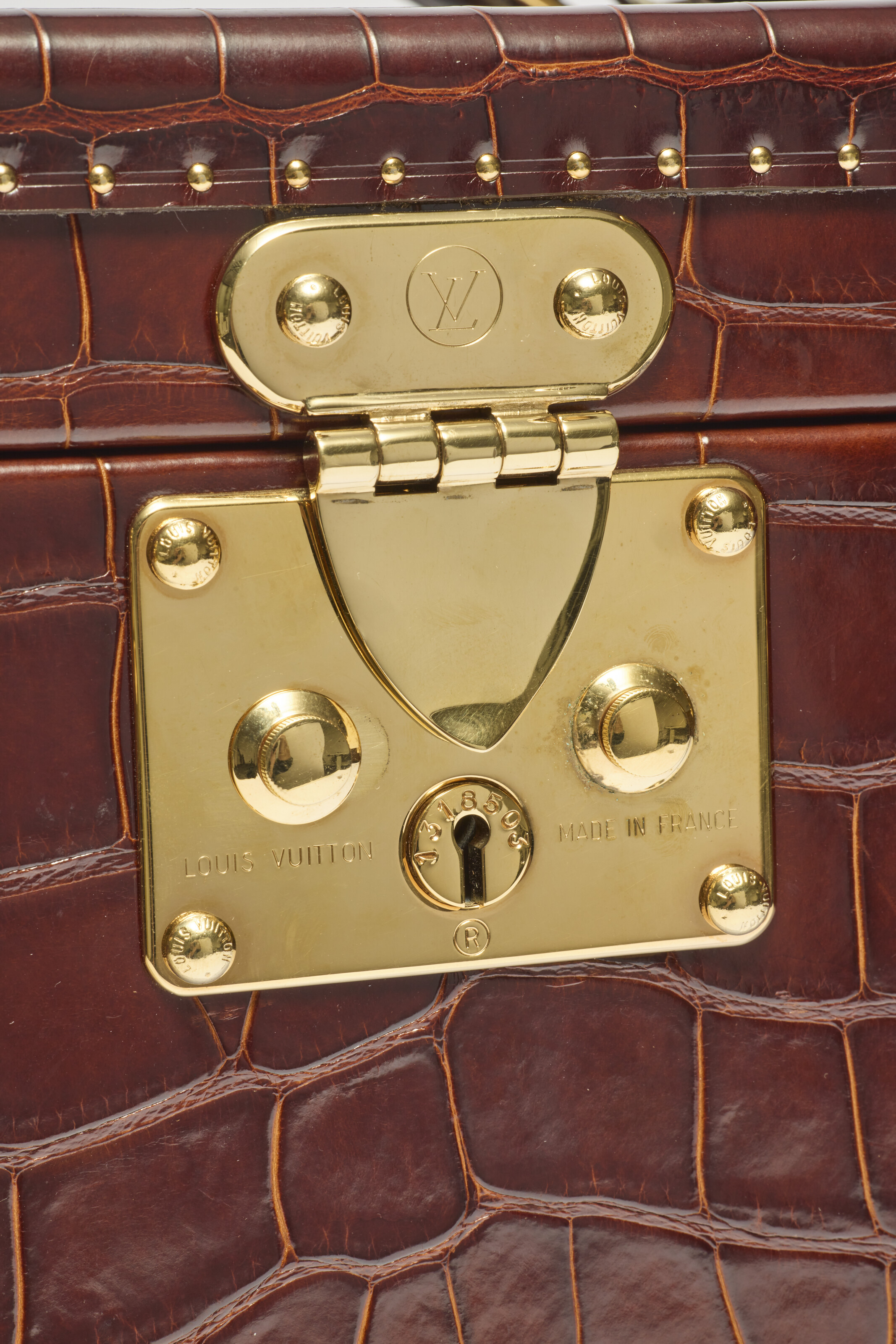 A SPECIAL ORDER SHINY BROWN ALLIGATOR CAVIAR SET BOX WITH GOLD