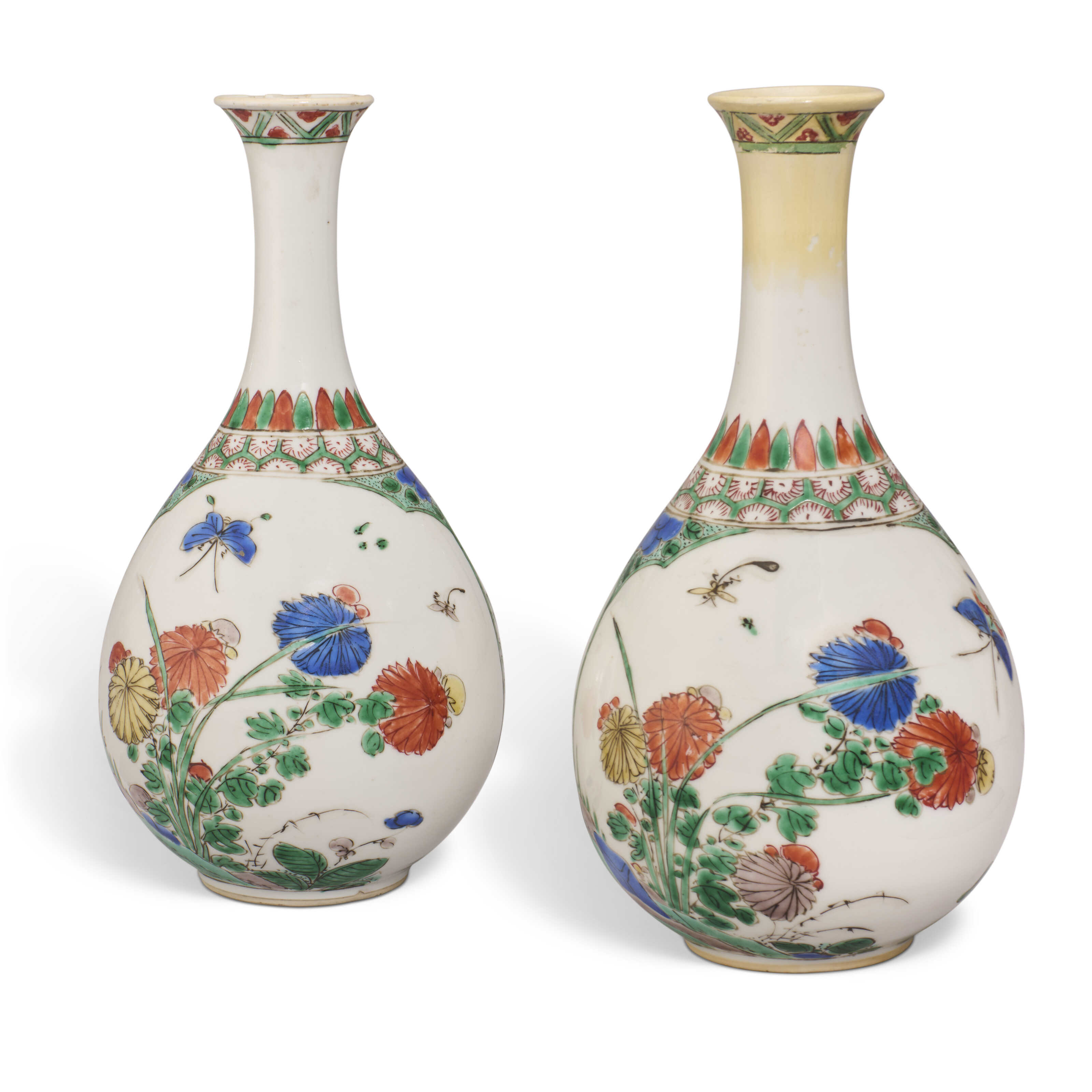 清康熙五彩花卉纹瓶一对, CHINA, QING DYNASTY, KANGXI PERIOD (1662