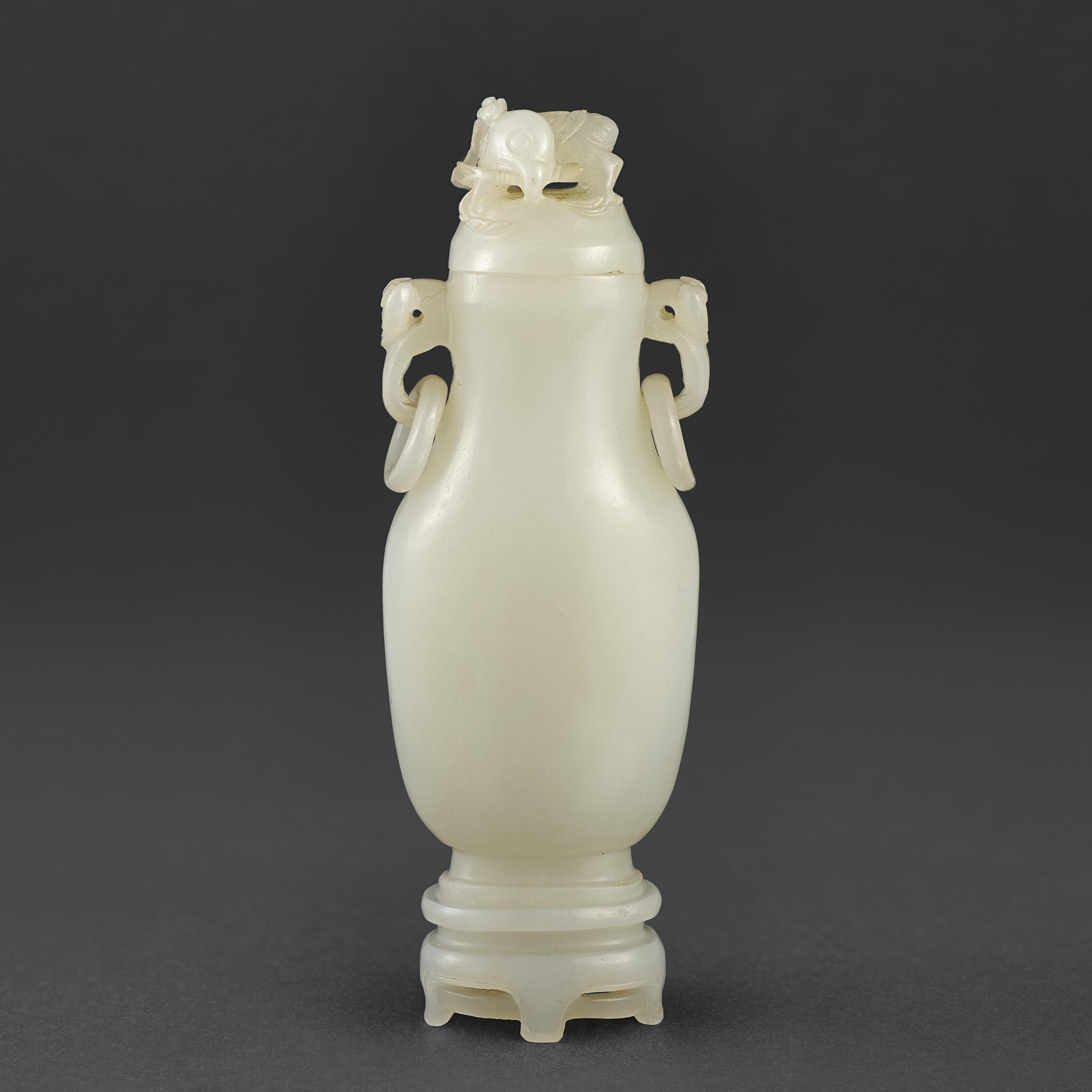 清康熙五彩八骏图盘, CHINA, QING DYNASTY, KANGXI PERIOD (1662-1722