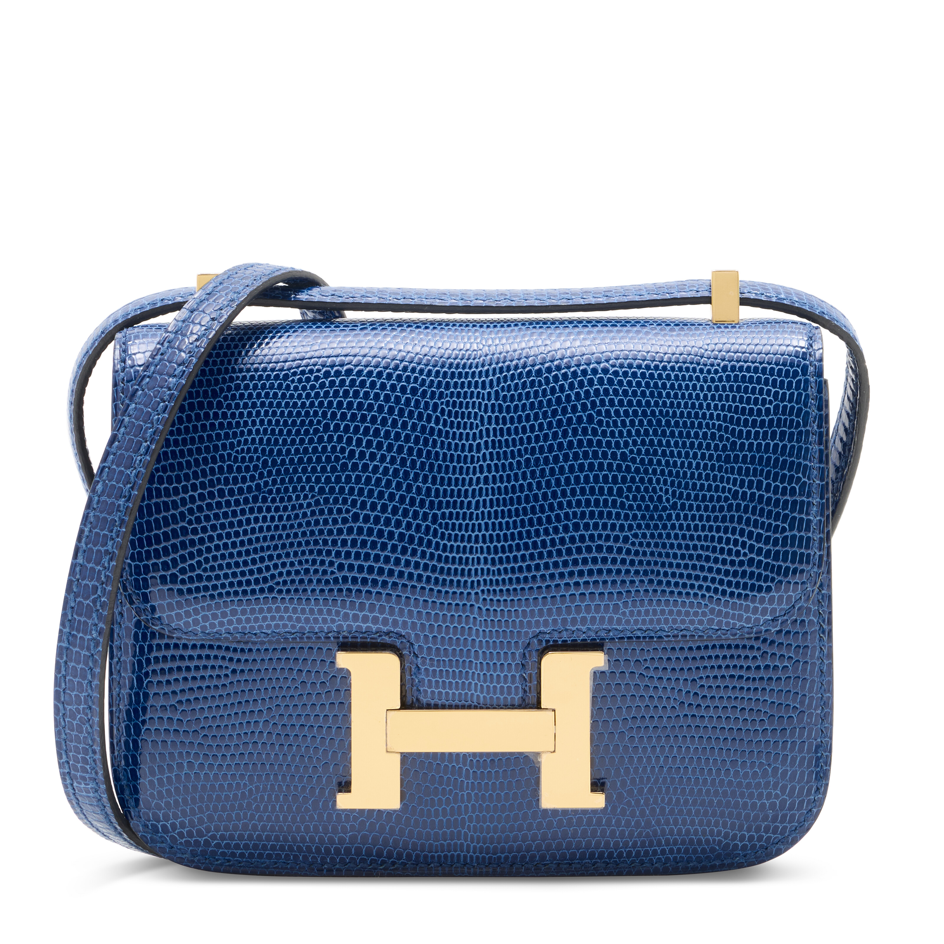 亮面蓝宝石色尼罗蜥蝪皮微型迷你CONSTANCE包附黄金配件，爱马仕，2018年。18 x 15 x 5 公分。估价：港元120,000 –180,000。此拍品将于2025年11月24日在佳士得香港典雅传承: 手袋及配饰拍卖中呈献 
