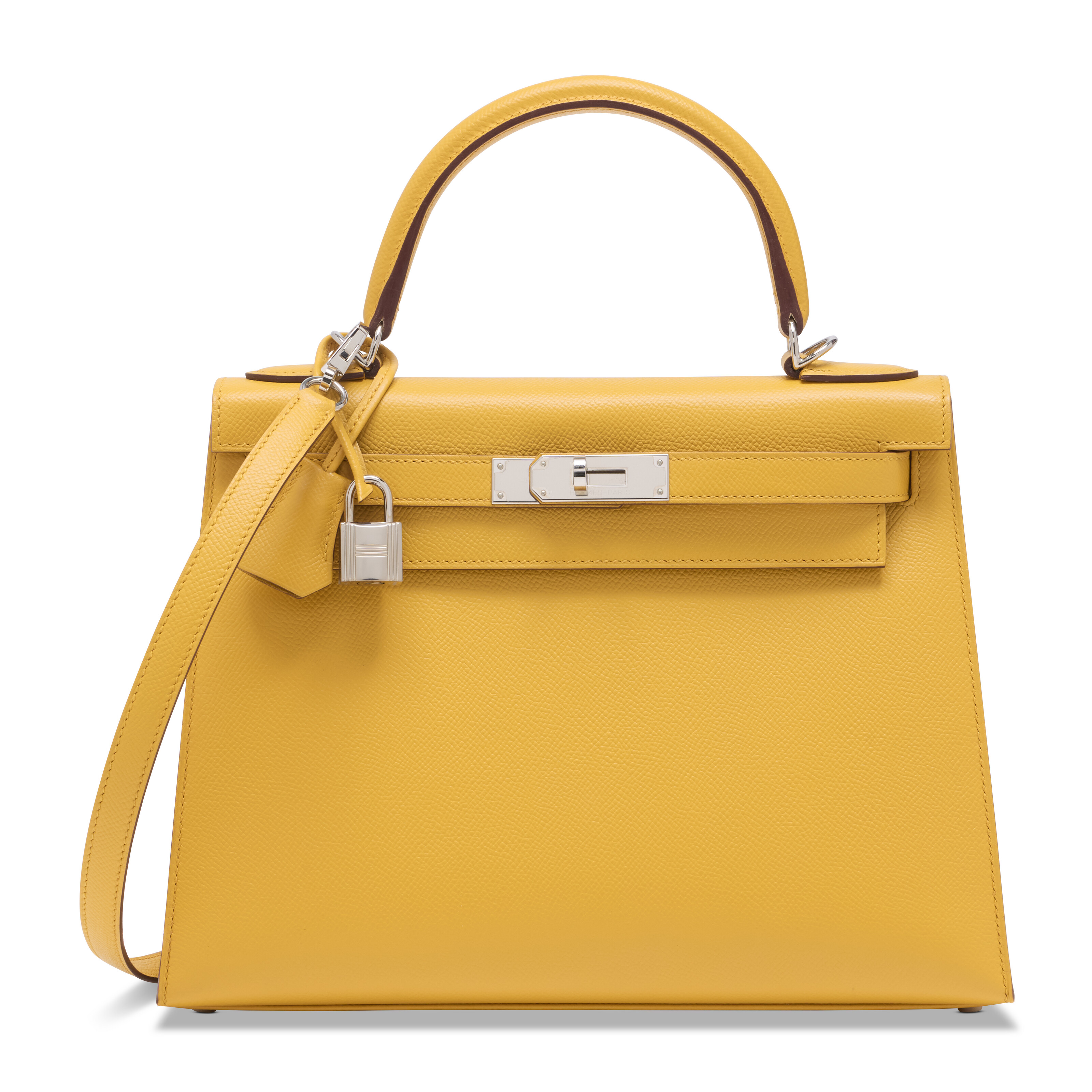 琥珀黄色EPSOM小牛皮28公分外缝凯莉包附钯金配件，爱马仕，2018年。28 x 20 x 10 公分。估价：港元 60,000 – 100,000。此拍品将于2025年11月24日在佳士得香港典雅传承: 手袋及配饰拍卖中呈献