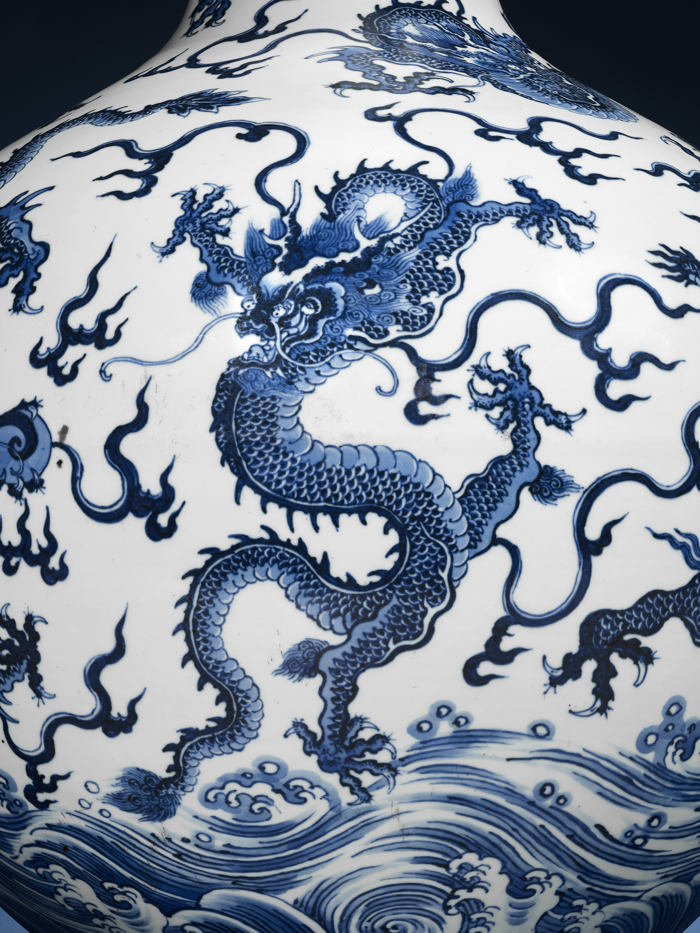 清雍正青花九龍鬧海圖天球瓶六字楷書橫款, YONGZHENG SIX-CHARACTER