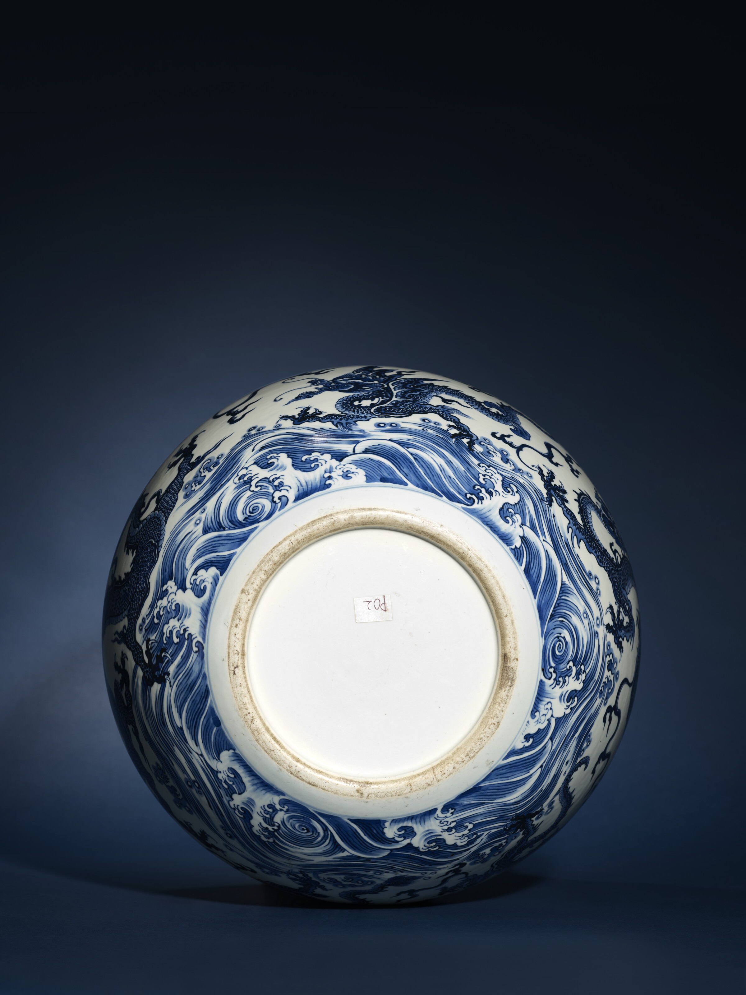 清雍正青花九龍鬧海圖天球瓶六字楷書橫款, YONGZHENG SIX-CHARACTER